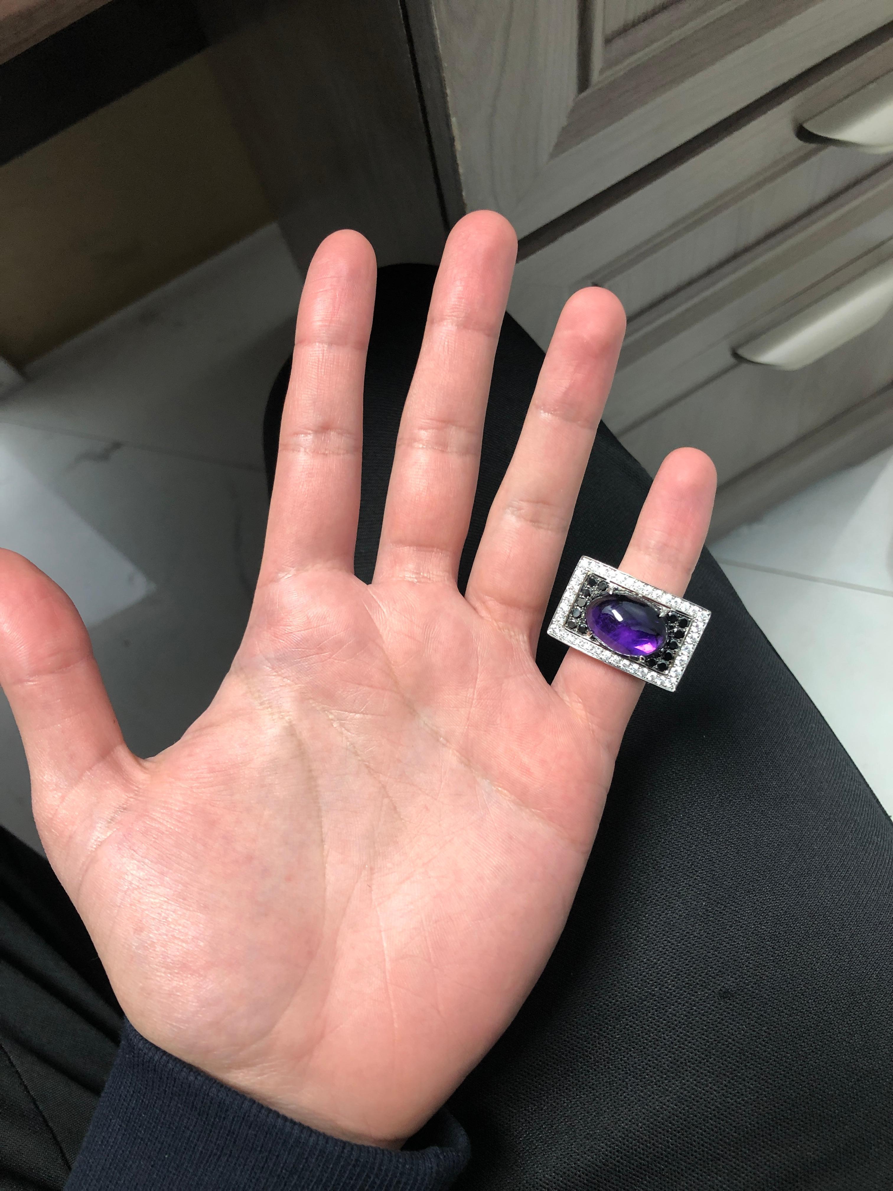 18 Karat White Gold Amethyst Diamond and Black Diamond Ring In Good Condition For Sale In New York, NY