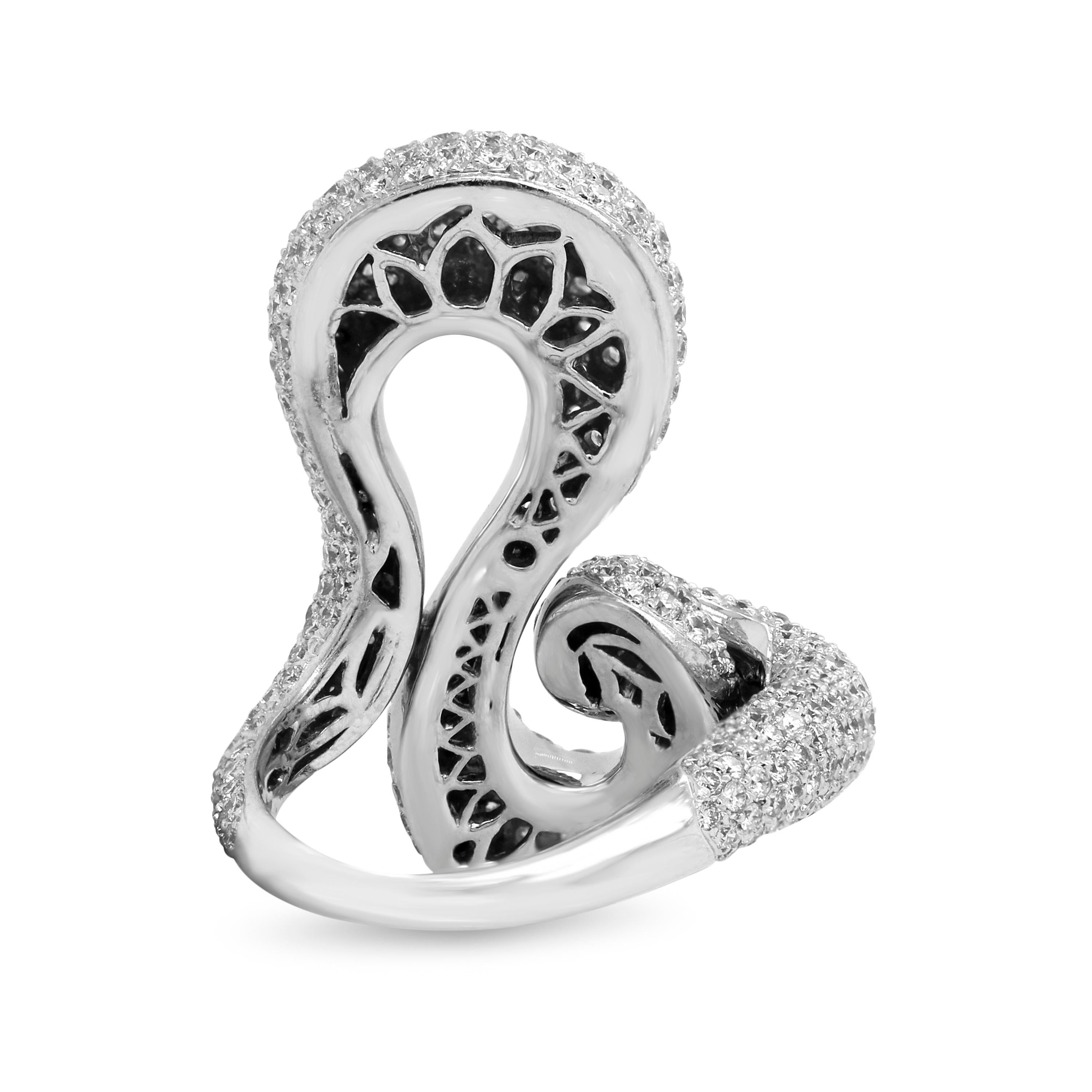 18 Karat White Gold and 5 Carat Diamonds Spiral Shape Curved Ring In New Condition For Sale In Boca Raton, FL