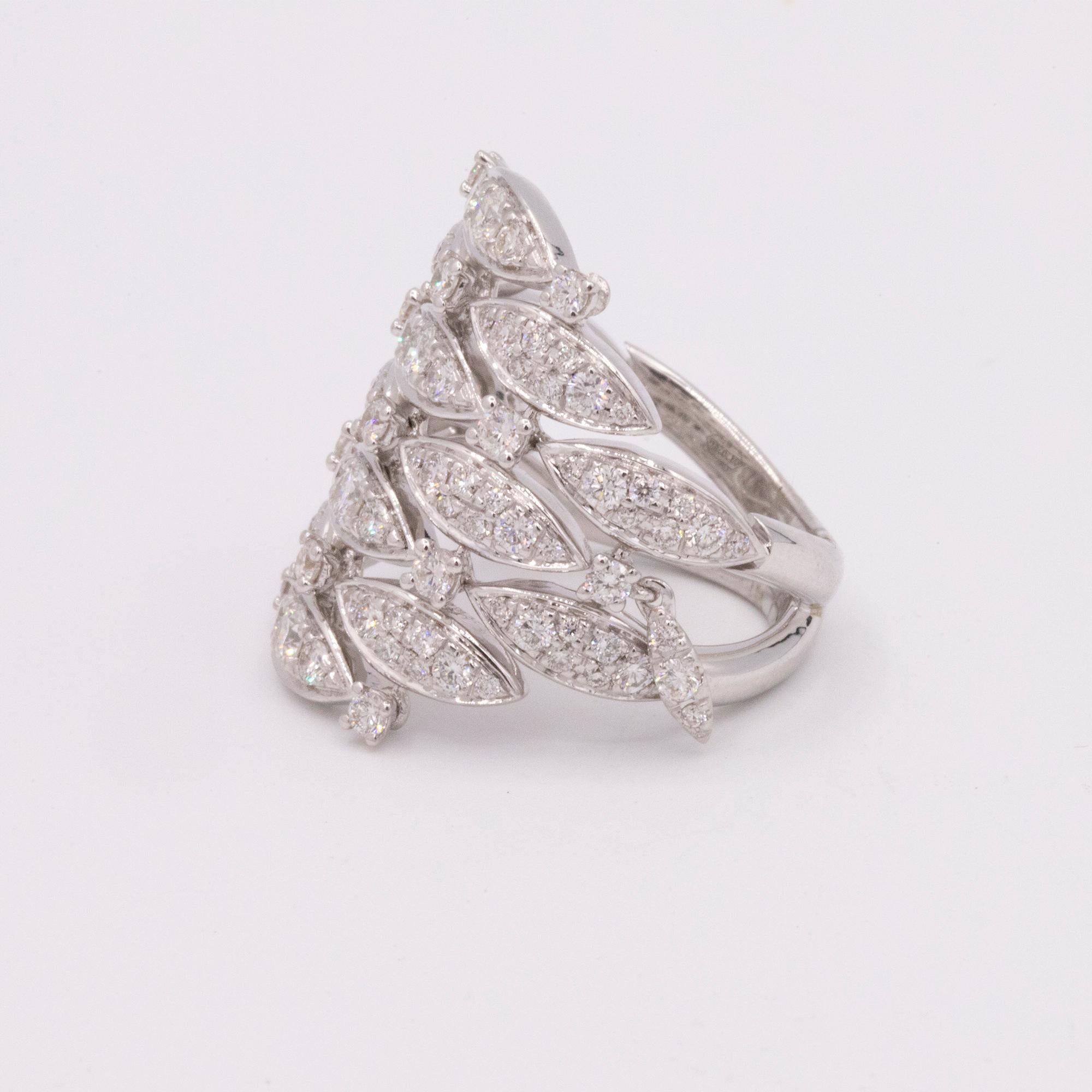  Dieser atemberaubende breite Ring besteht aus 7 Reihen von Marquise-Formen, die mit 114 runden Diamanten im Brillantschliff mit einem Gewicht von 2,12ctw besetzt sind. Farbe H-I und Reinheit SI.