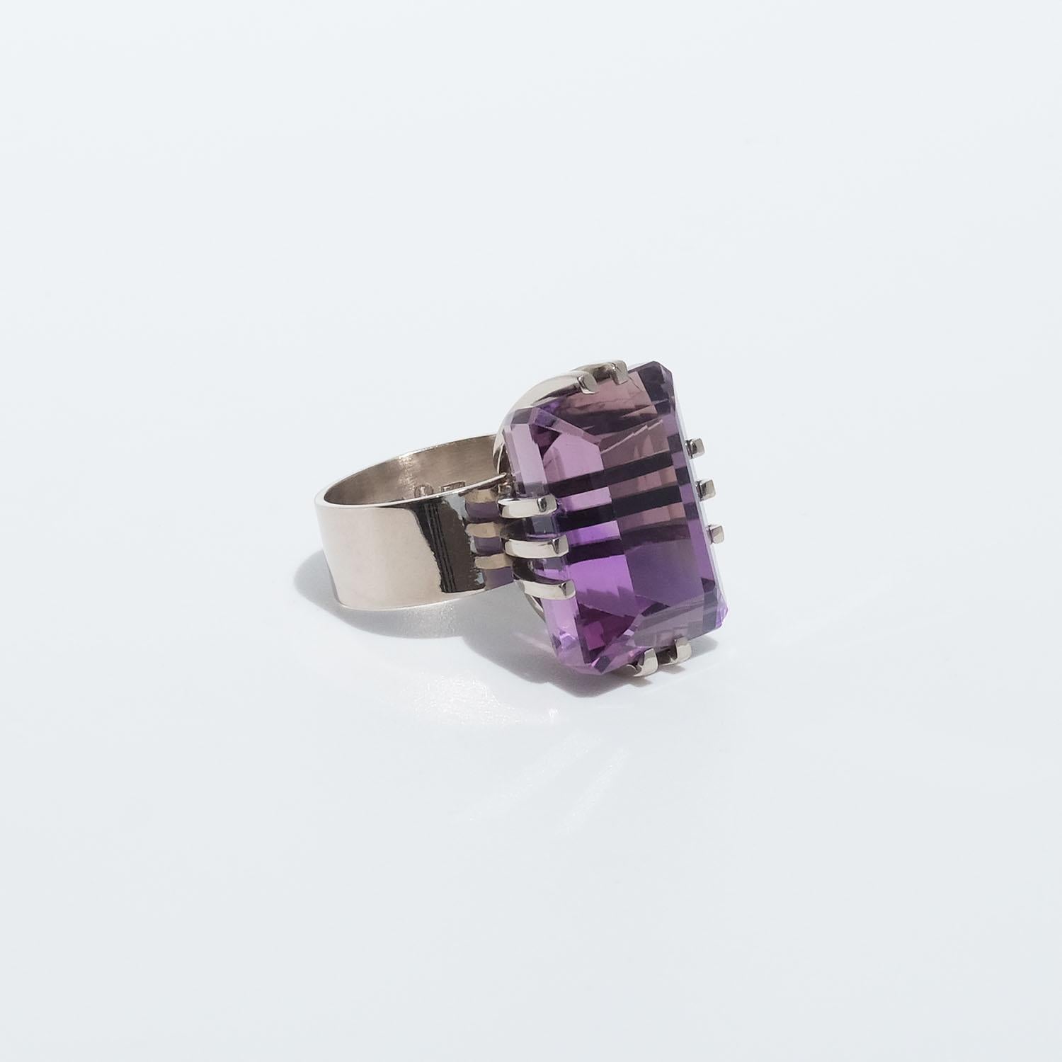 18k White Gold and Amethyst Ring by Swedish Master Burt Edman, Made Year 2003 For Sale 2