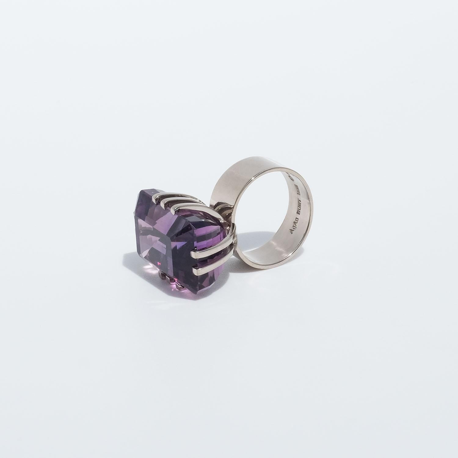 18k White Gold and Amethyst Ring by Swedish Master Burt Edman, Made Year 2003 For Sale 3