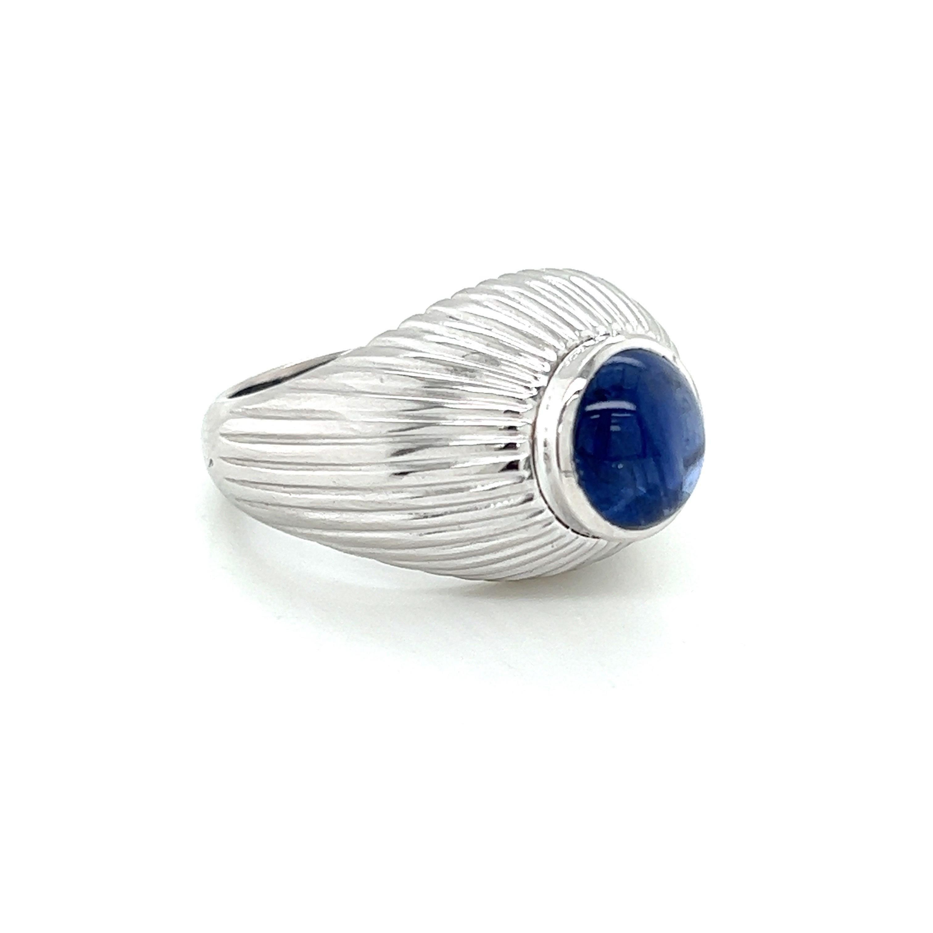 18k White Gold and Approx. 3.5ct Cabochon Sapphire Gents Ring Size 7