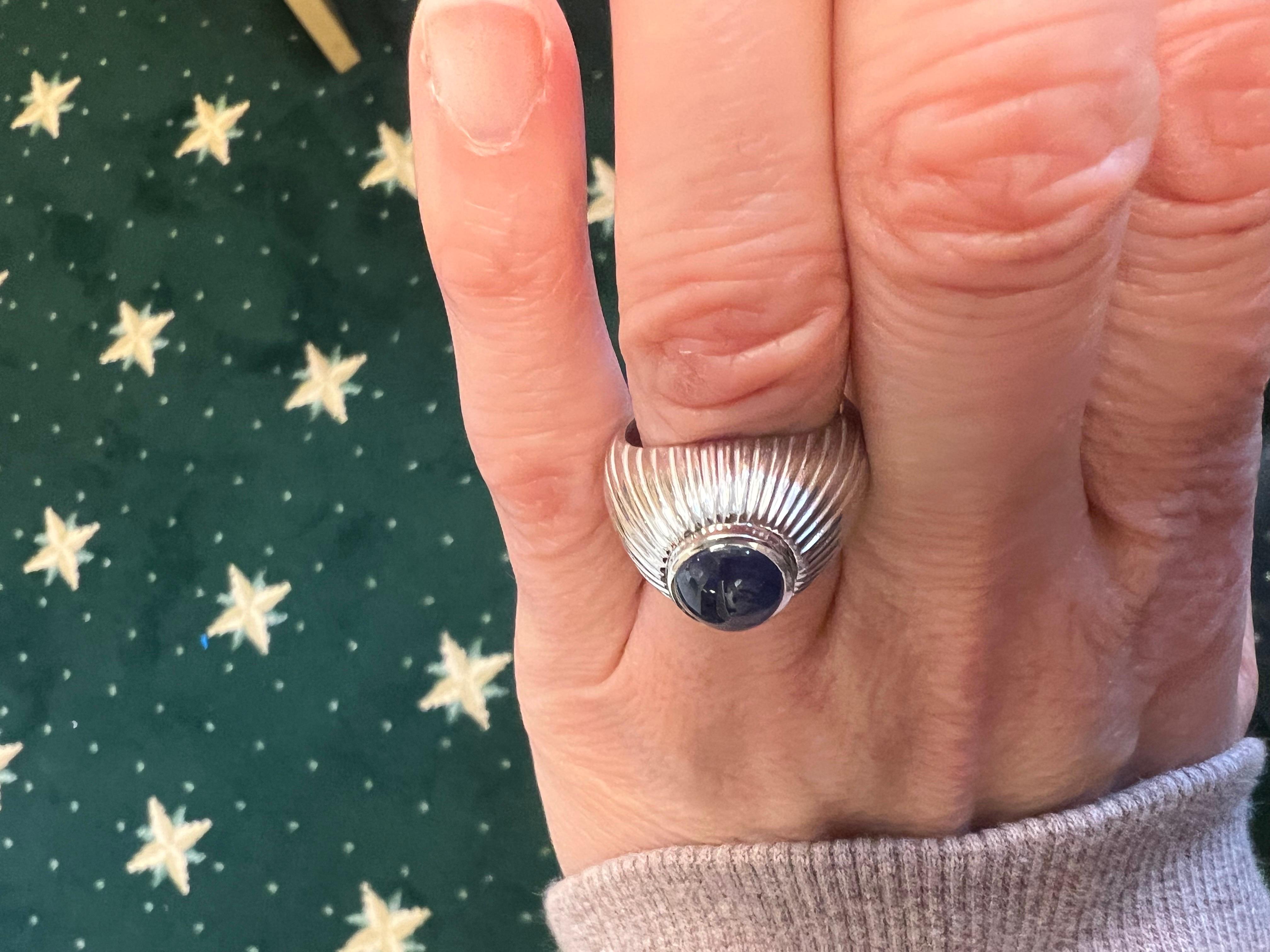 18k White Gold and Approx. 3.5ct Cabochon Sapphire Gents Ring For Sale 5