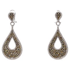 Boucles d'oreilles pendantes en or blanc 18 carats et diamants de couleur, App. 6.00 TCW