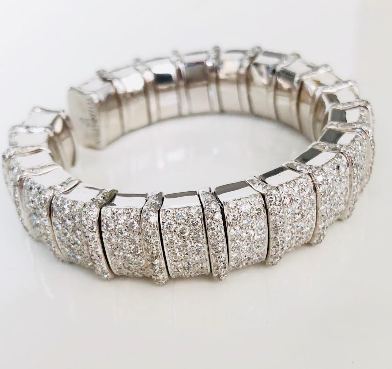 Contemporary 18 Karat White Gold and Diamond Bangle Bracelet- 13.65 CT For Sale