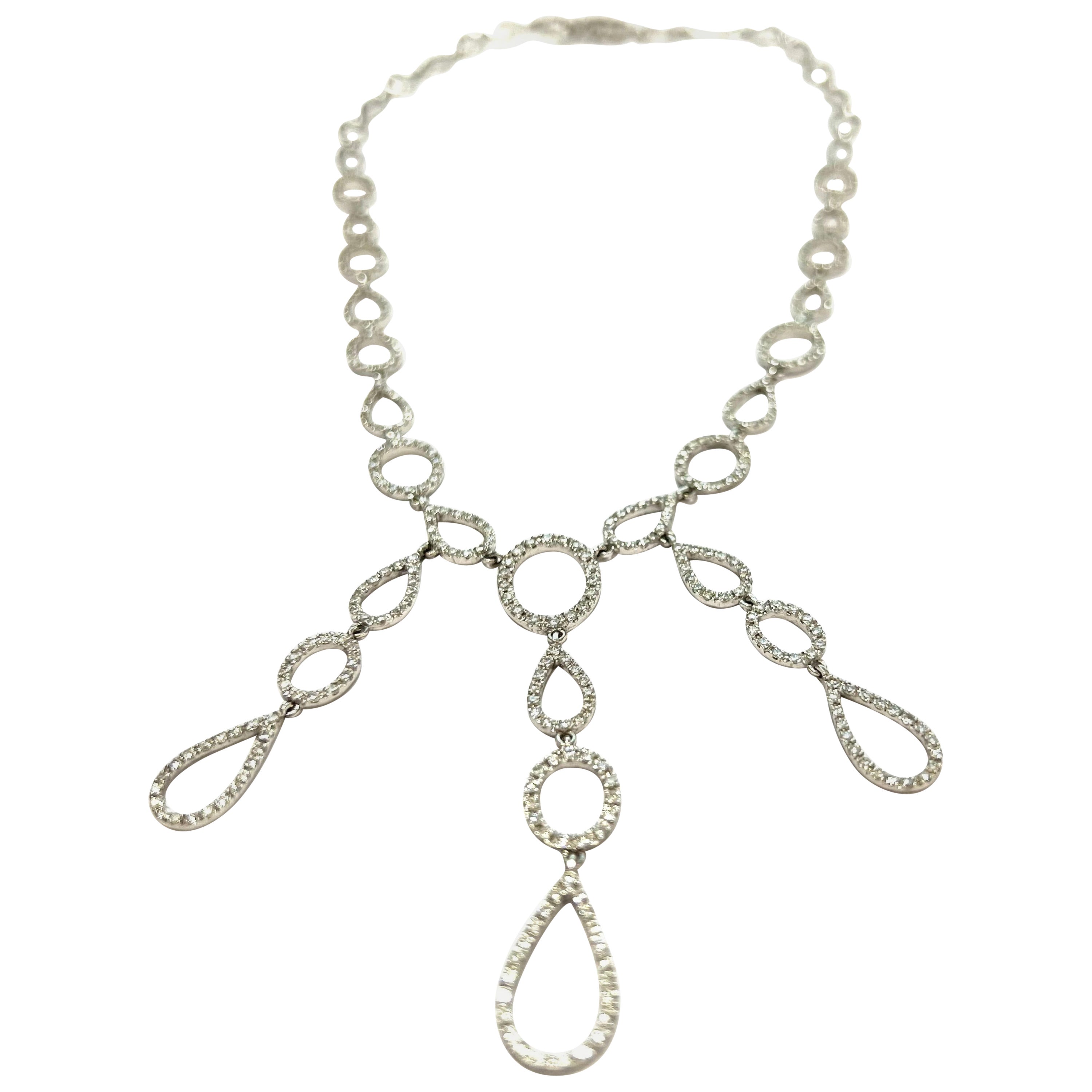 Tour de cou en or blanc 18k et diamants - Design romantique