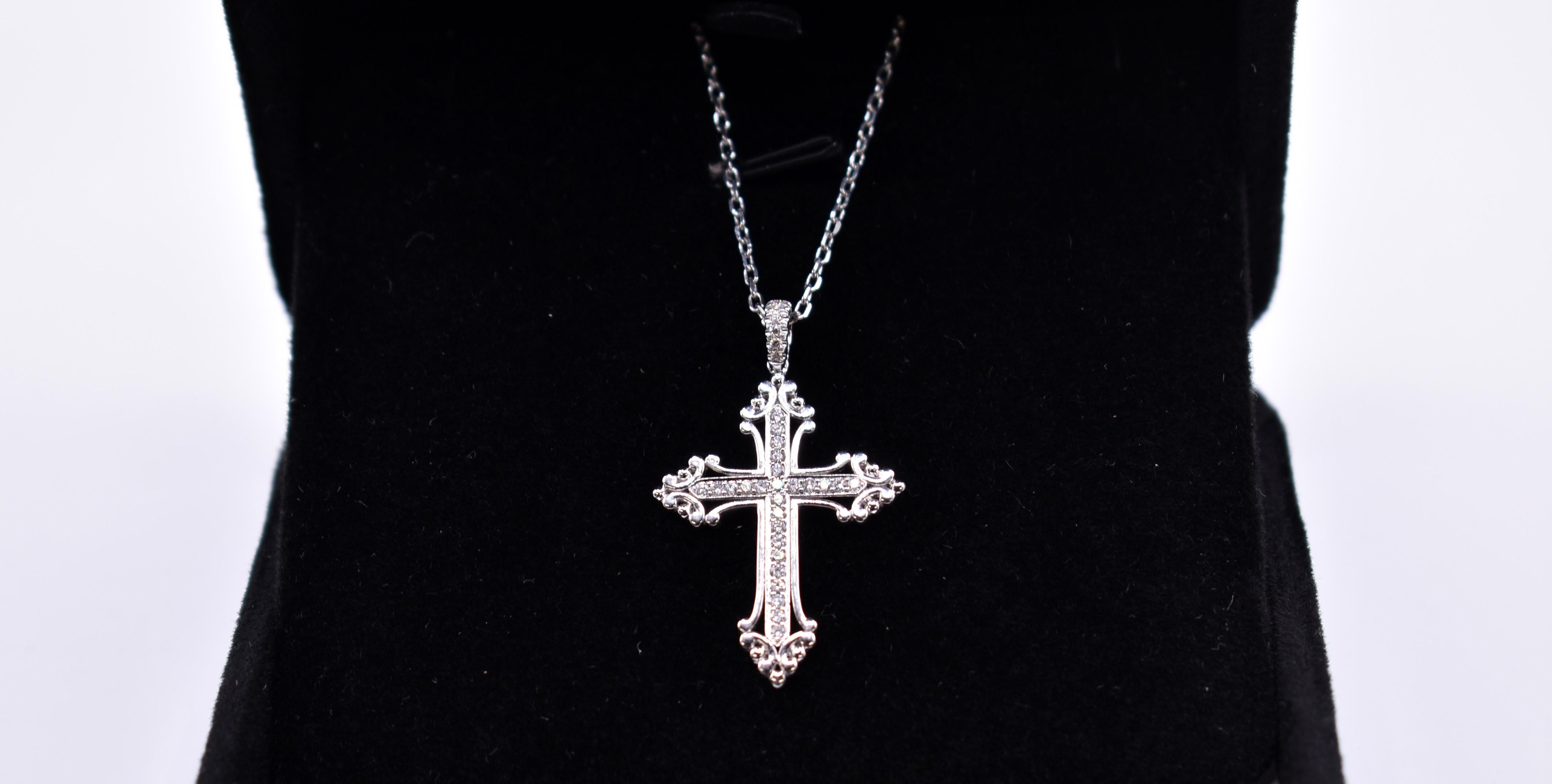 Round Cut 18k White Gold  and Diamond Cross & Chain For Sale