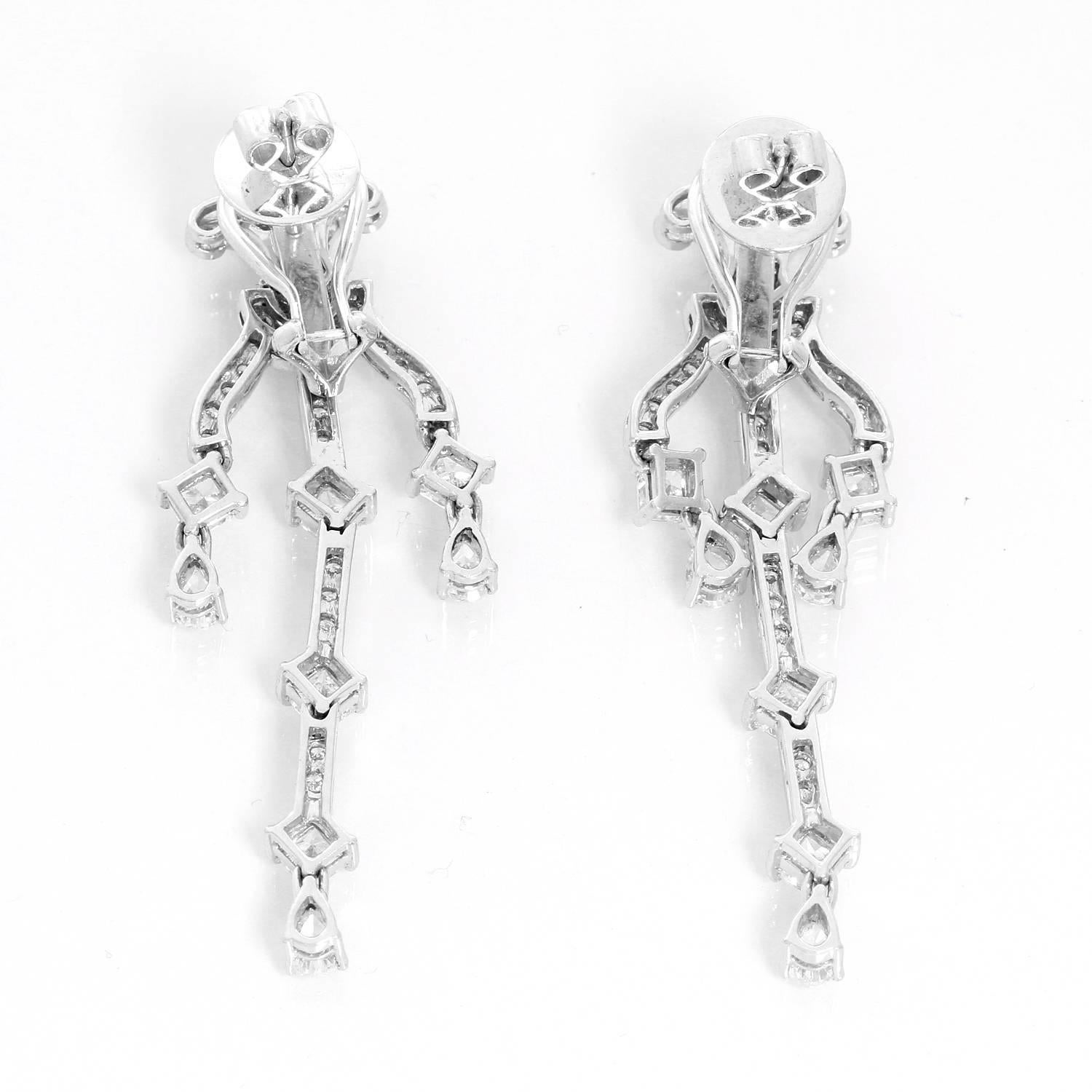 18K White Gold and Diamond Dangling Earrings - . 18K White Gold set with round brilliant, princess and pear-shaped diamonds weighing aprox. 4.60 cts. G-H, VS. Total weight 19.5 grams. 2 inches in length.