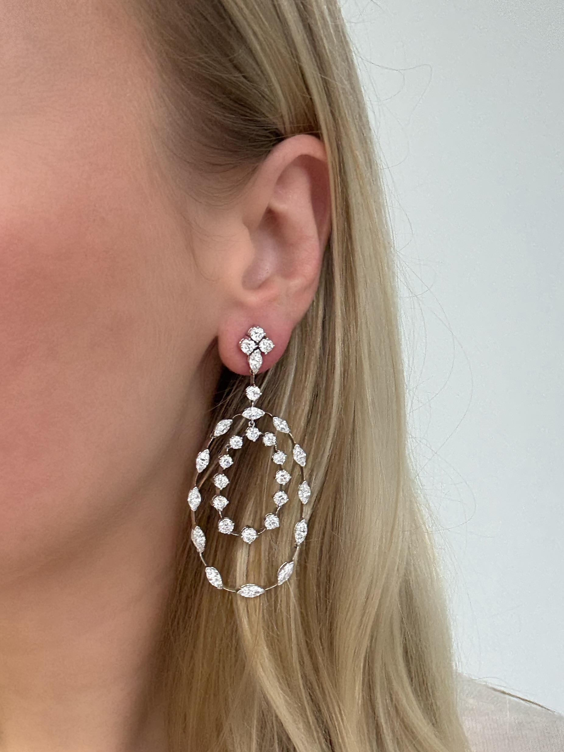 Taglio marquise Orecchini a goccia in oro bianco 18K e diamanti in vendita