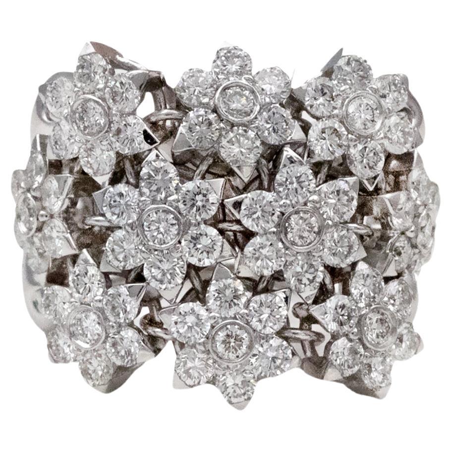 Anello da cocktail con fiori in oro bianco 18 carati e diamanti