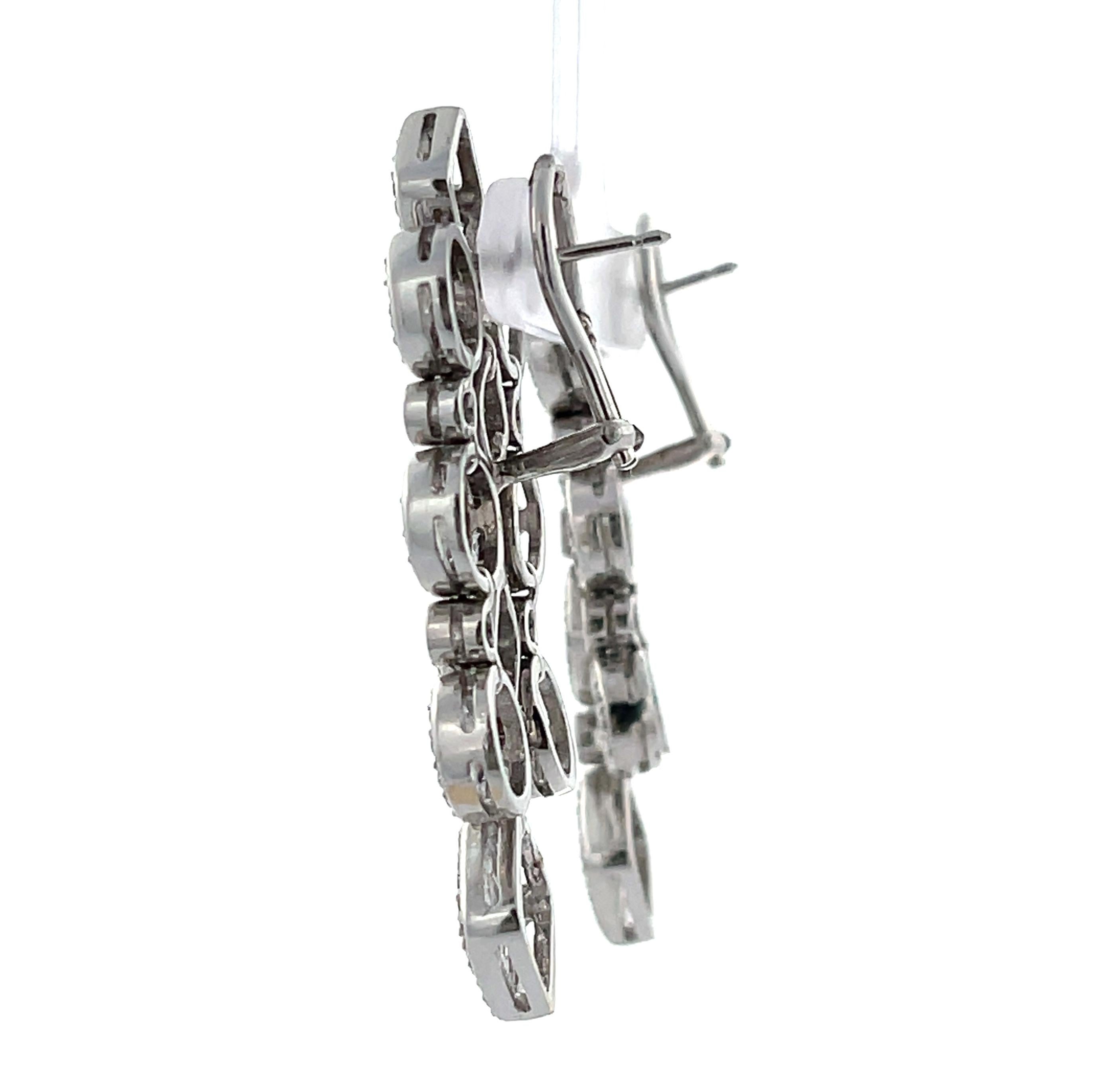 18K White Gold and Diamond Geometric Dangle Earrings In New Condition For Sale In Los Angeles, CA