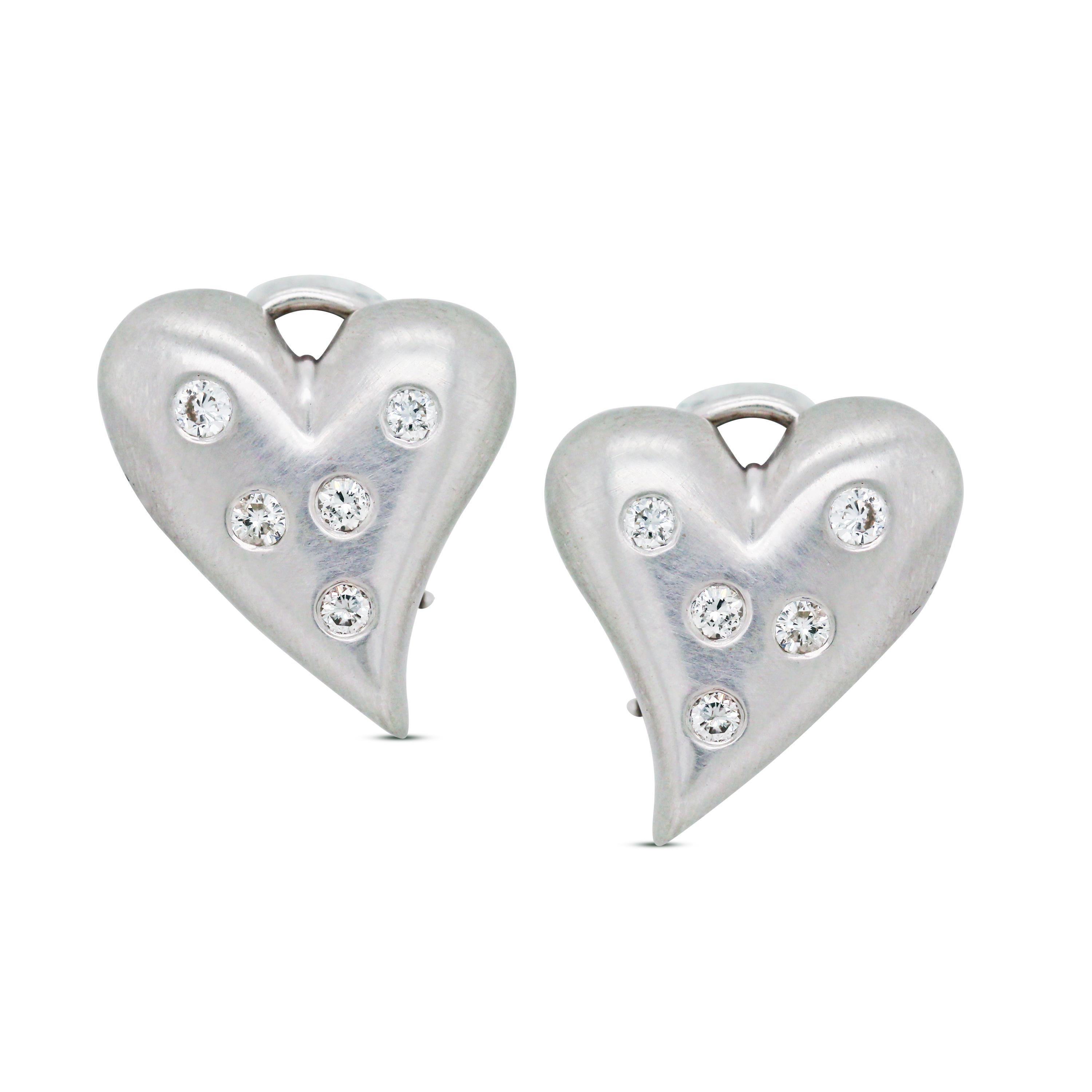 18 Karat White Gold and Diamond Heart Earrings In Excellent Condition In Boca Raton, FL
