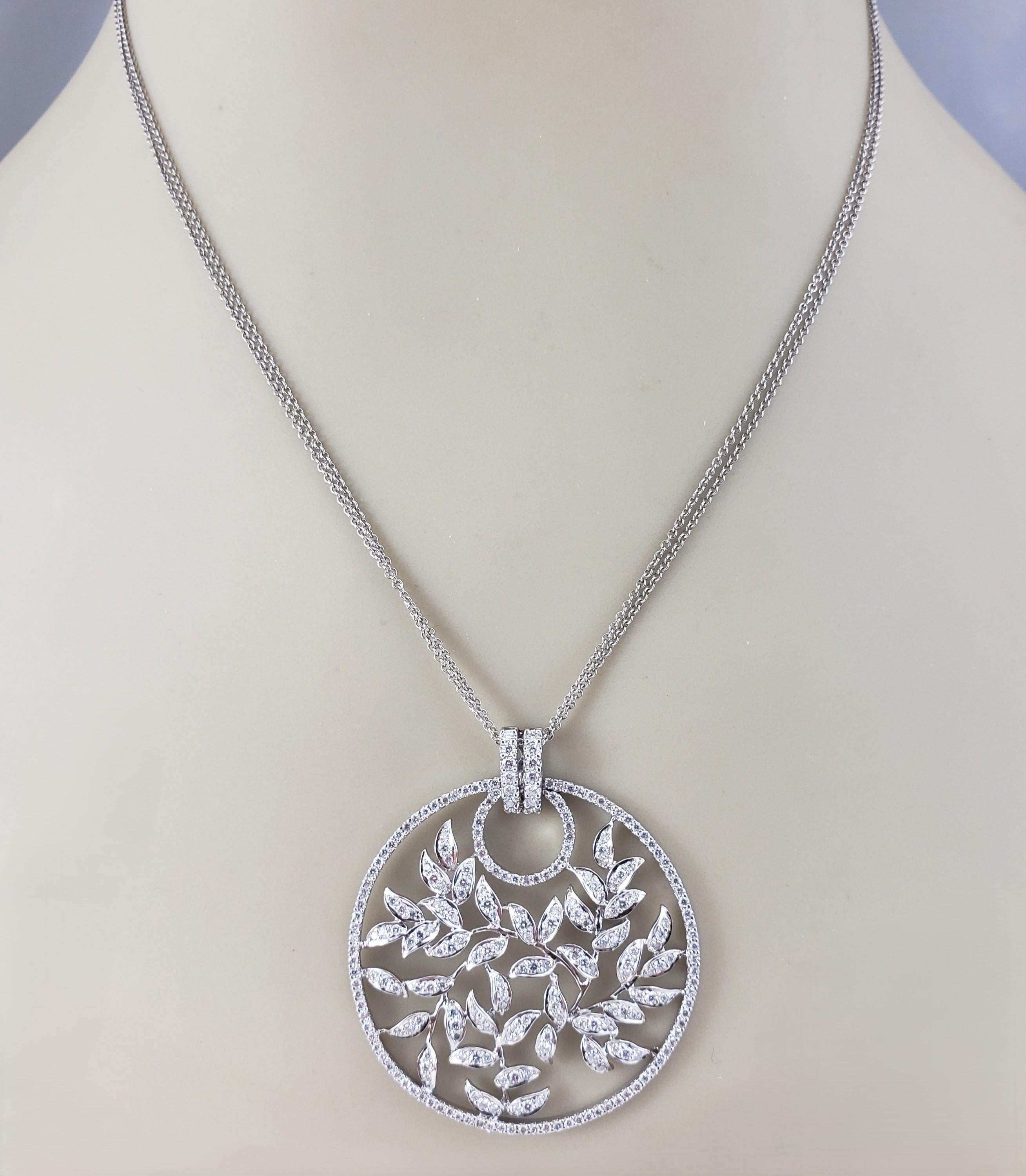 18K White Gold and Diamond Open Floral Circle Pendant Necklace  #20724 For Sale 1