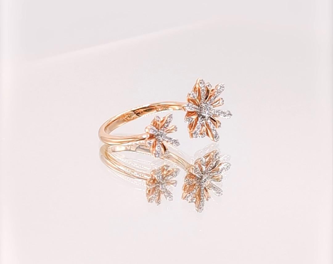 Offener Ring aus 18 Karat Weißgold und Diamanten mit zwei Edelweiss-Blumen (Brillantschliff) im Angebot