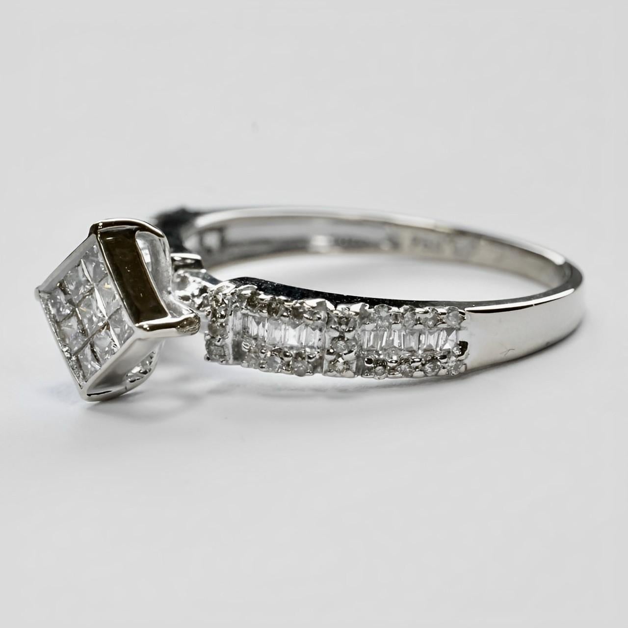 Mixed Cut 18K White Gold and Diamond Pavé Dress Ring with Diamond Shoulders circa 1980s For Sale