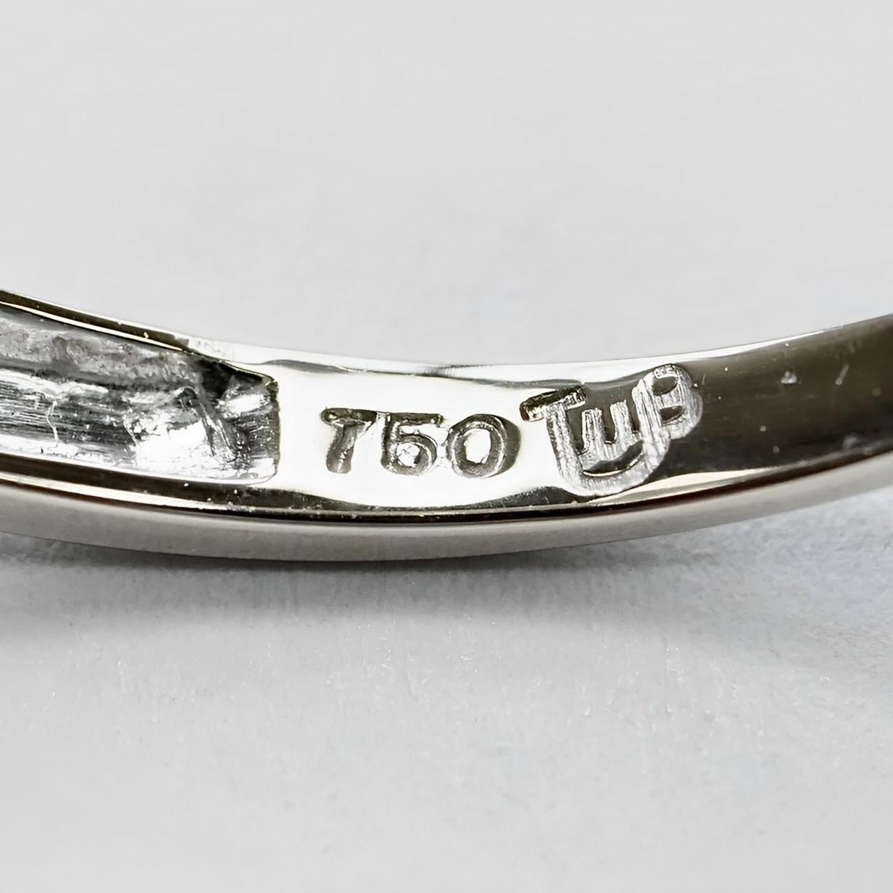18K White Gold and Diamond Pavé Dress Ring with Diamond Shoulders circa 1980s For Sale 2