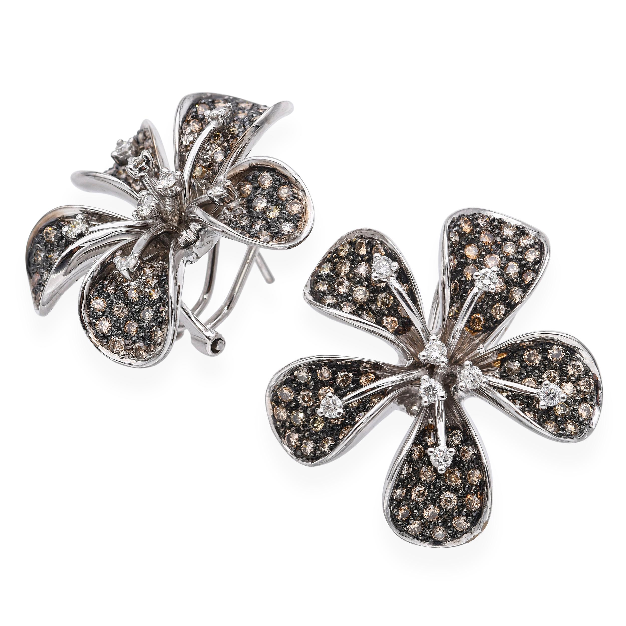 Contemporary 18k White Gold and Diamond Plumeria Flower Earrings For Sale