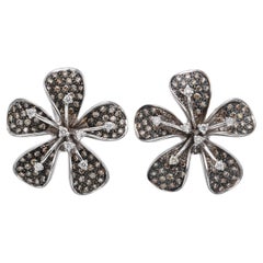 Boucles d'oreilles Fleur de Plumeria en or blanc 18k et diamants
