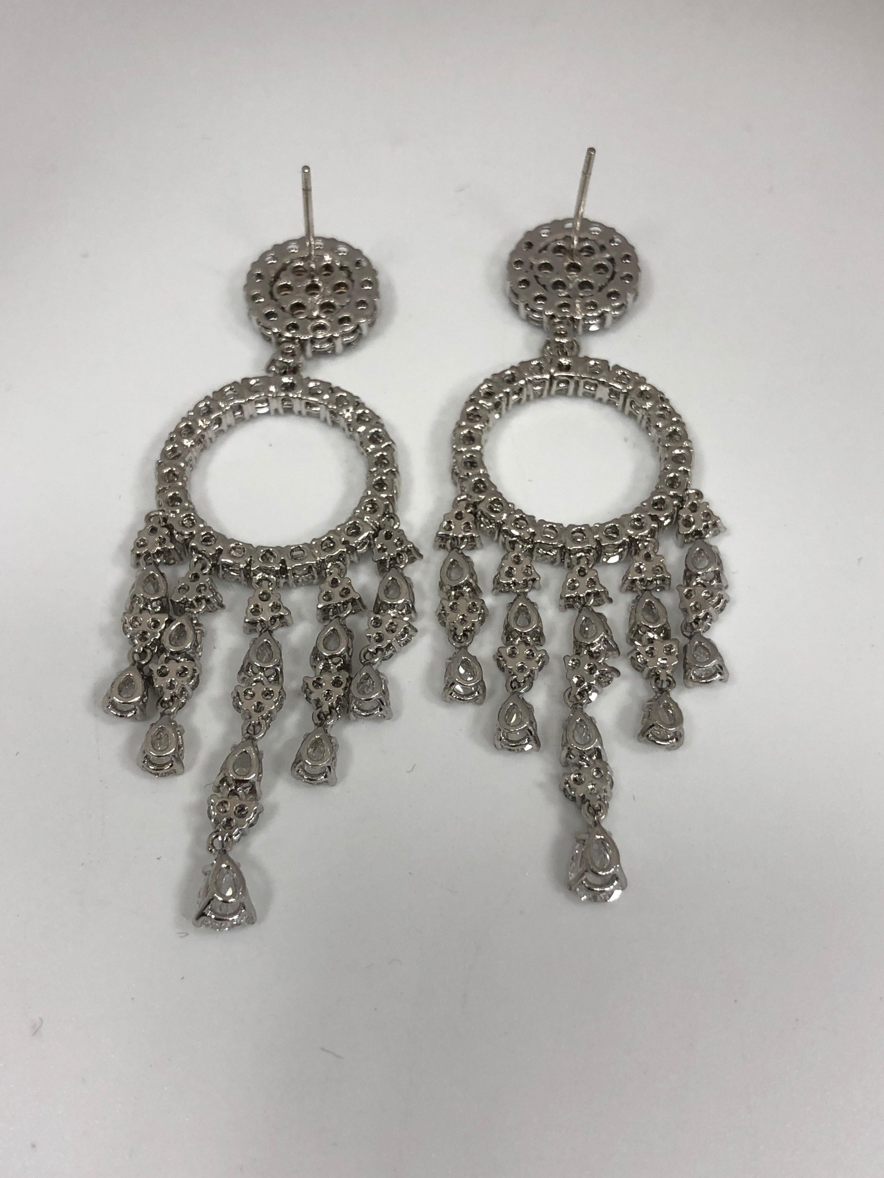 18 Karat White Gold and Diamond Vintage Estate Chandelier Style Earrings In Good Condition In New York, NY
