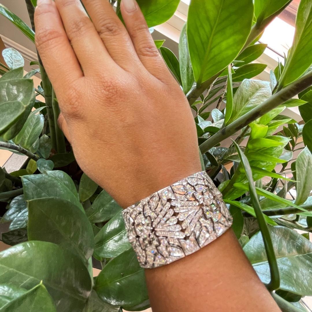 18k White Gold and Diamonds Art Deco Cuff Bracelet In New Condition For Sale In Miami, FL