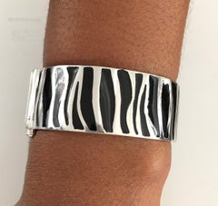 18 Karat White Gold and Enamel Bangle Bracelet "Zebra" Style