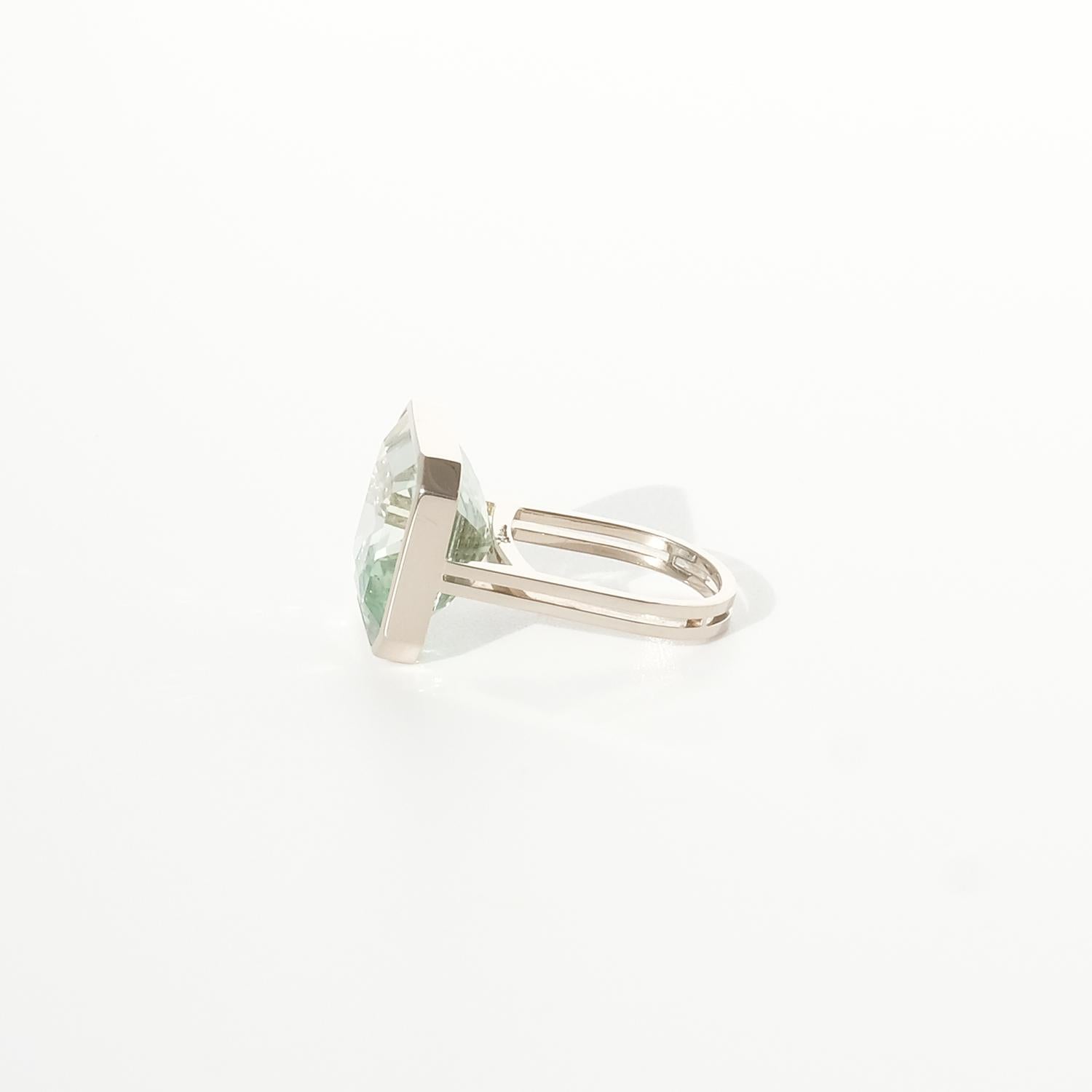 18k White Gold and Green Beryl Ring by Rey Urban, Sweden, Made Year 1980 In Good Condition In Stockholm, SE
