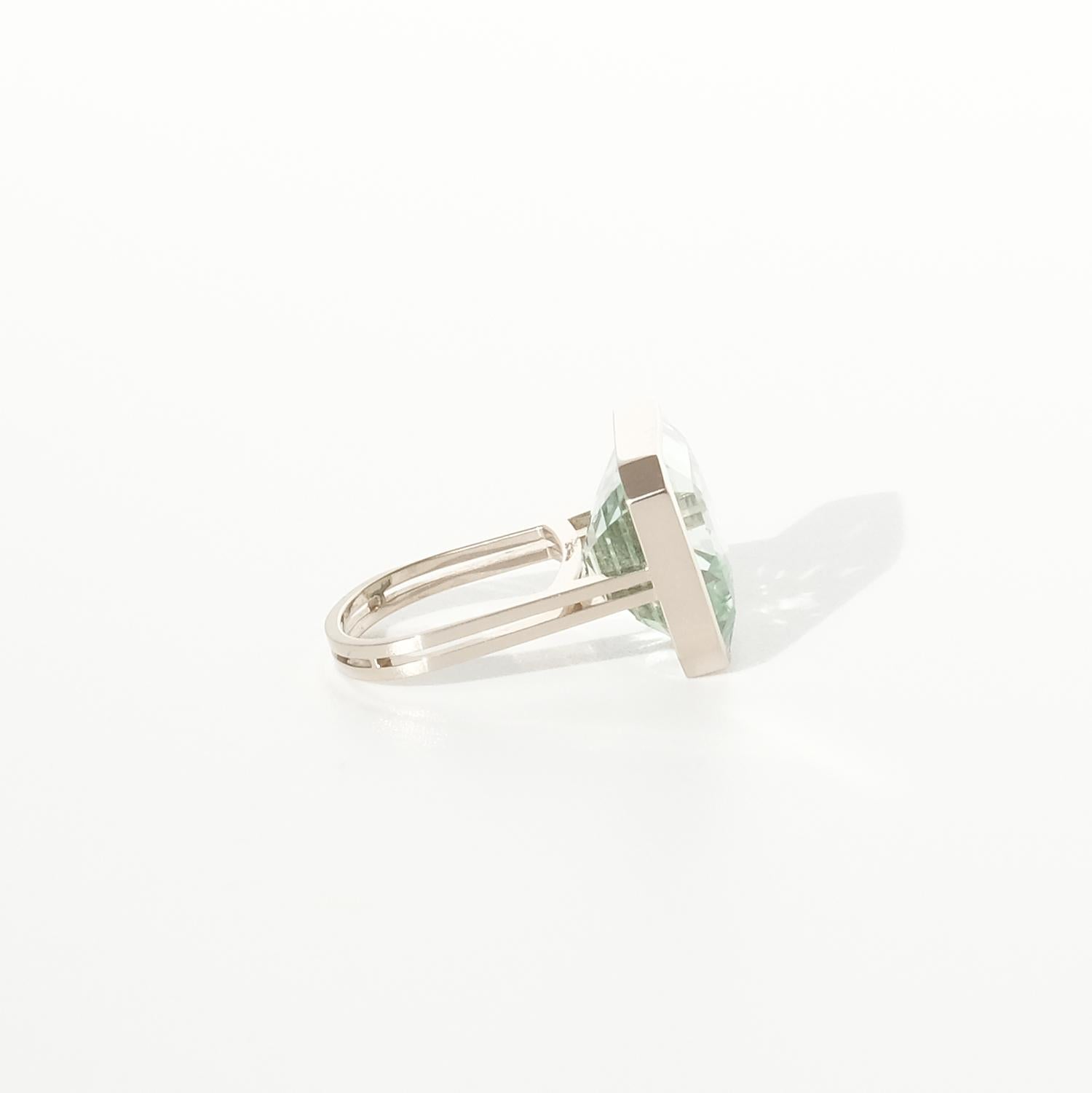 Women's or Men's 18k White Gold and Green Beryl Ring by Rey Urban, Sweden, Made Year 1980