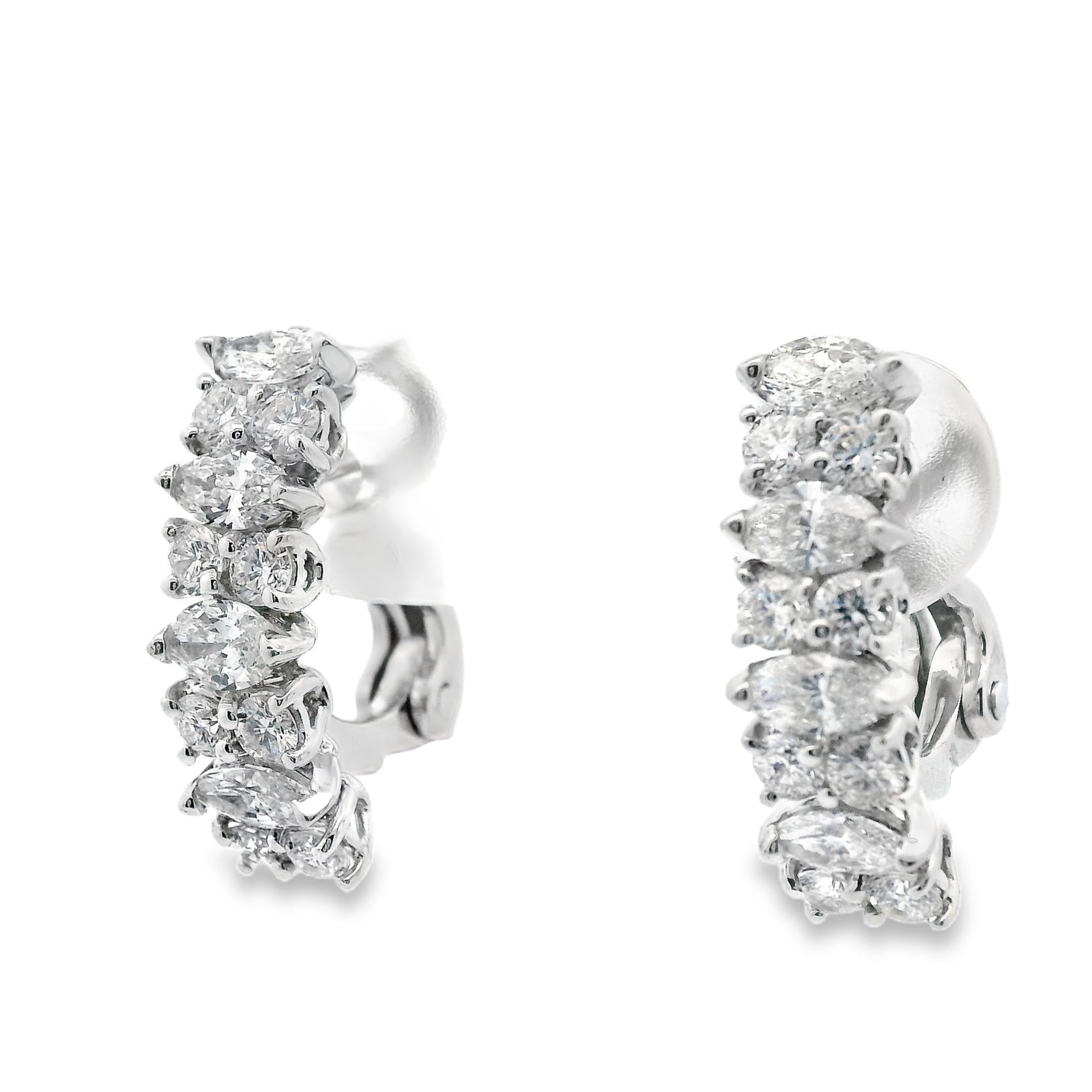 Orecchini in oro bianco 18k e diamanti tondi e marquise da 1,5 carati con semi-cerchio Omega Back in vendita 1