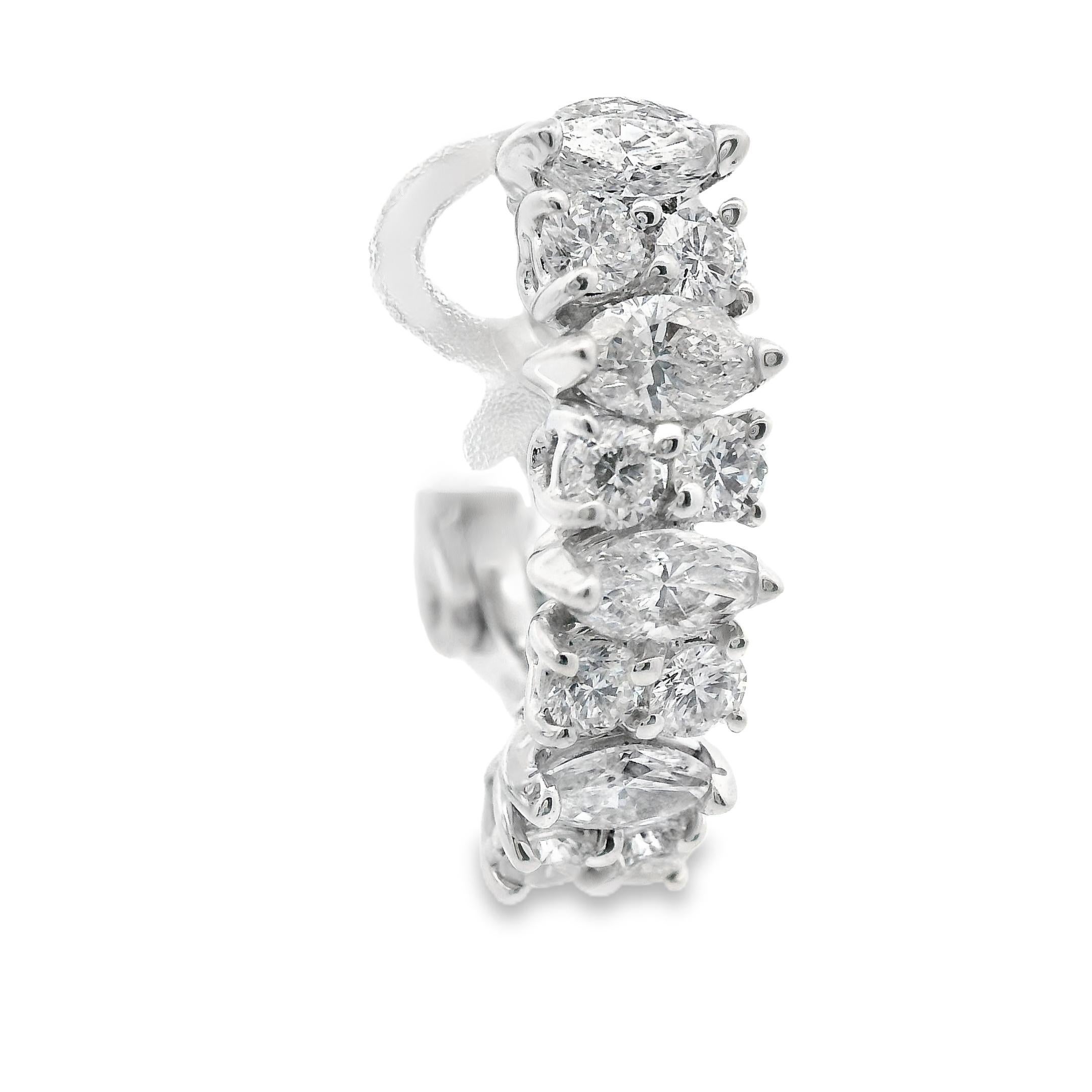 Orecchini in oro bianco 18k e diamanti tondi e marquise da 1,5 carati con semi-cerchio Omega Back in vendita 4