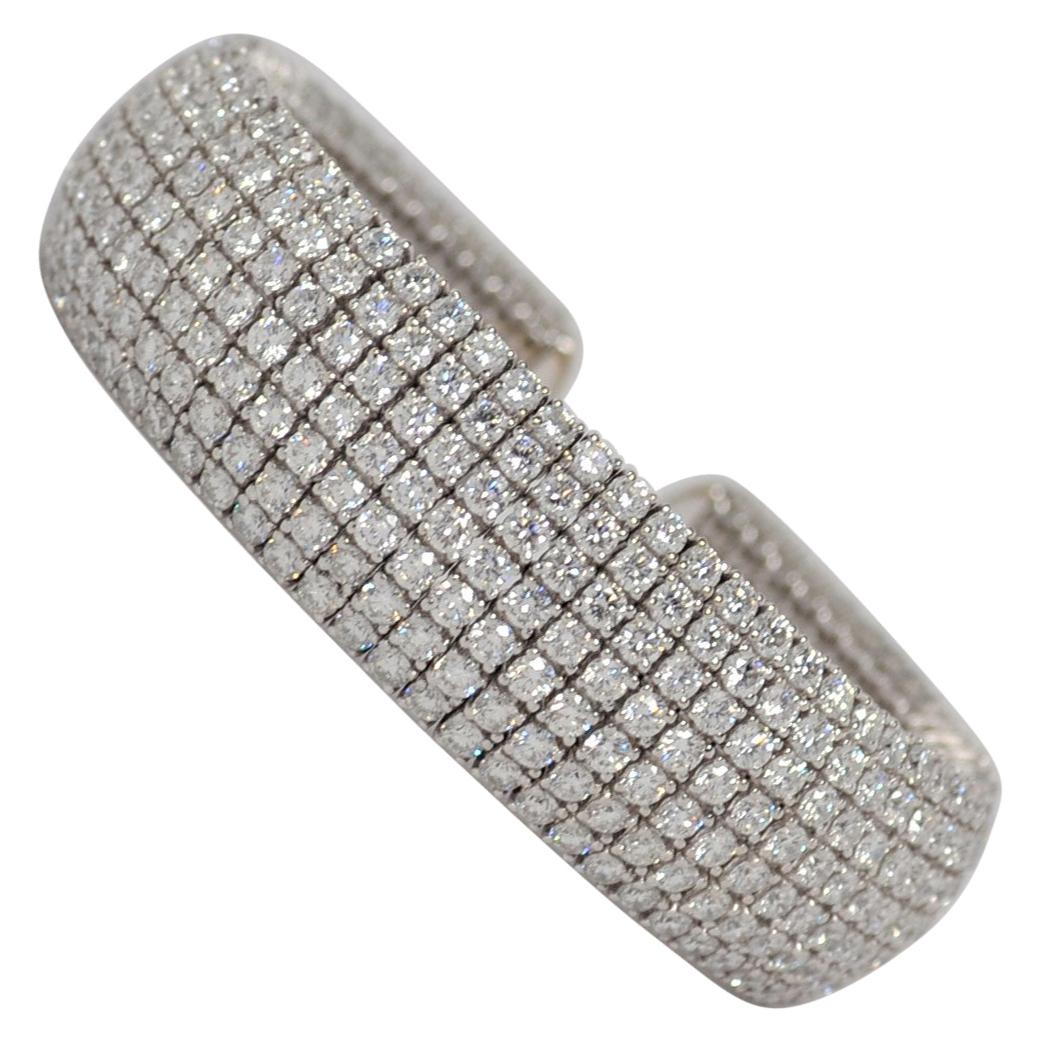 18k White Gold and Round Brilliant Cut Diamond Flexible Bangle Bracelet For Sale