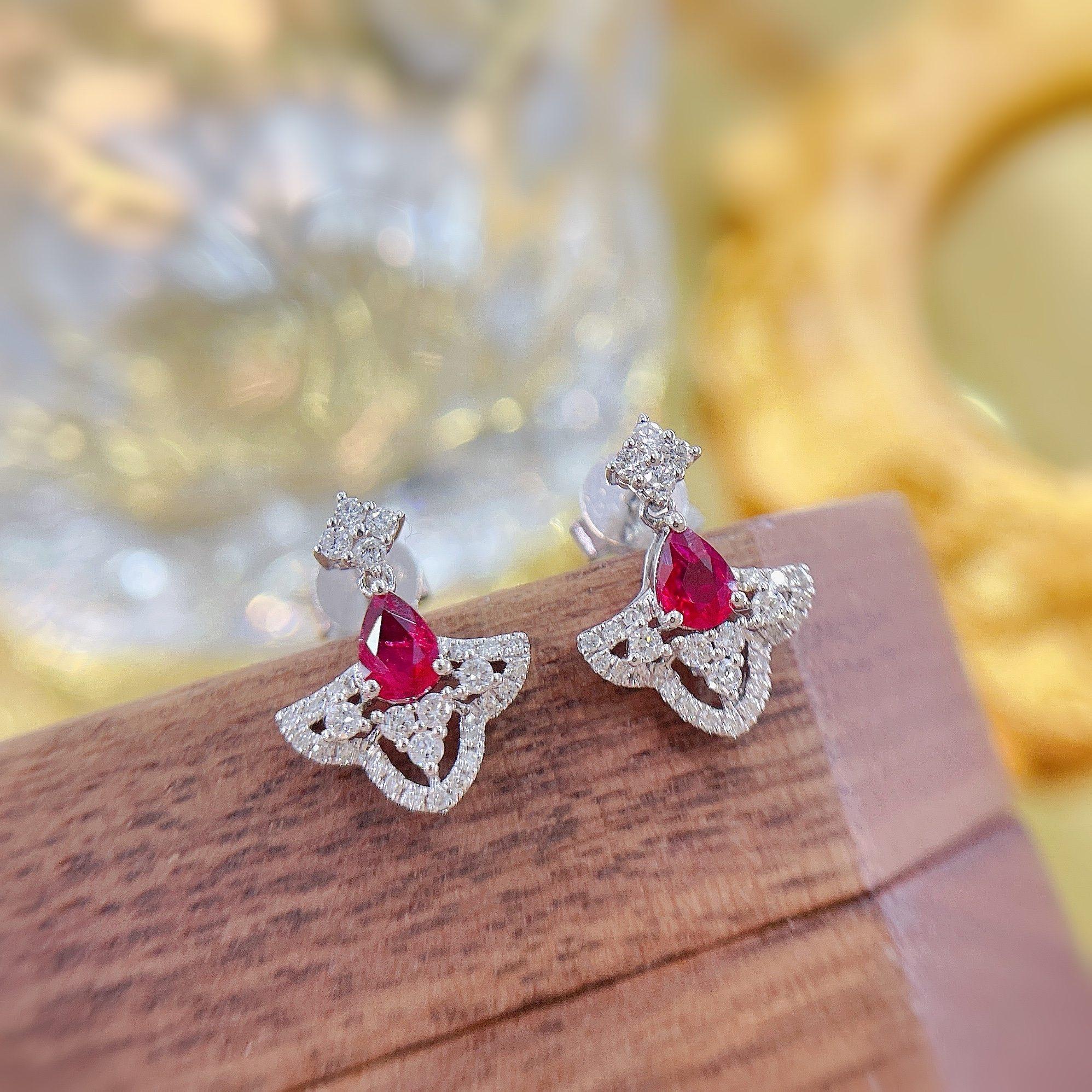 18K White Gold and Ruby Teardrop Dress Earrings In New Condition For Sale In Hong Kong, HK