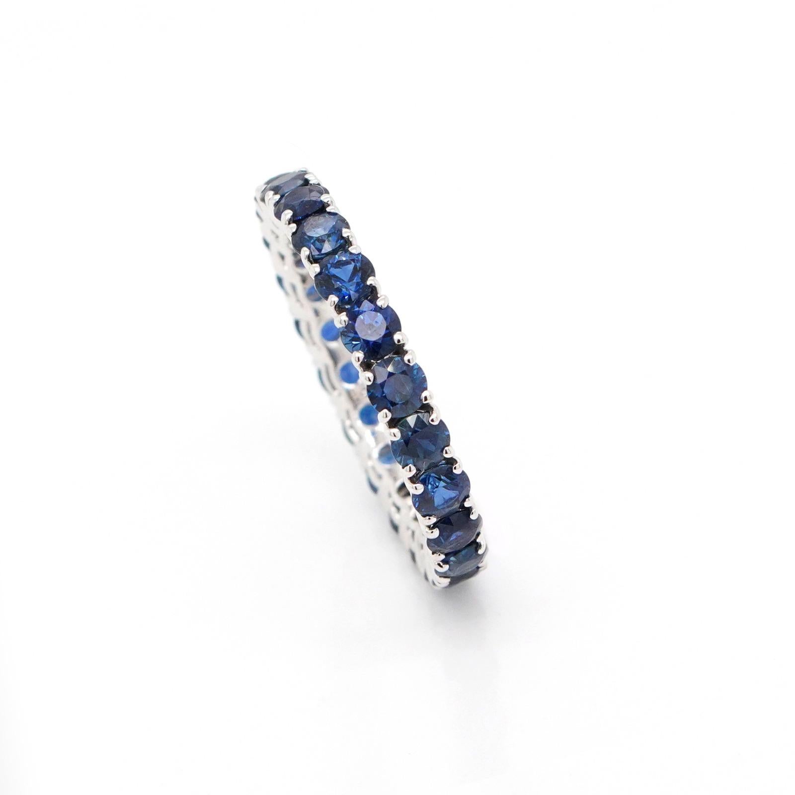 18K white gold with natural blue sapphire 3.01 carat 2.46 grams
