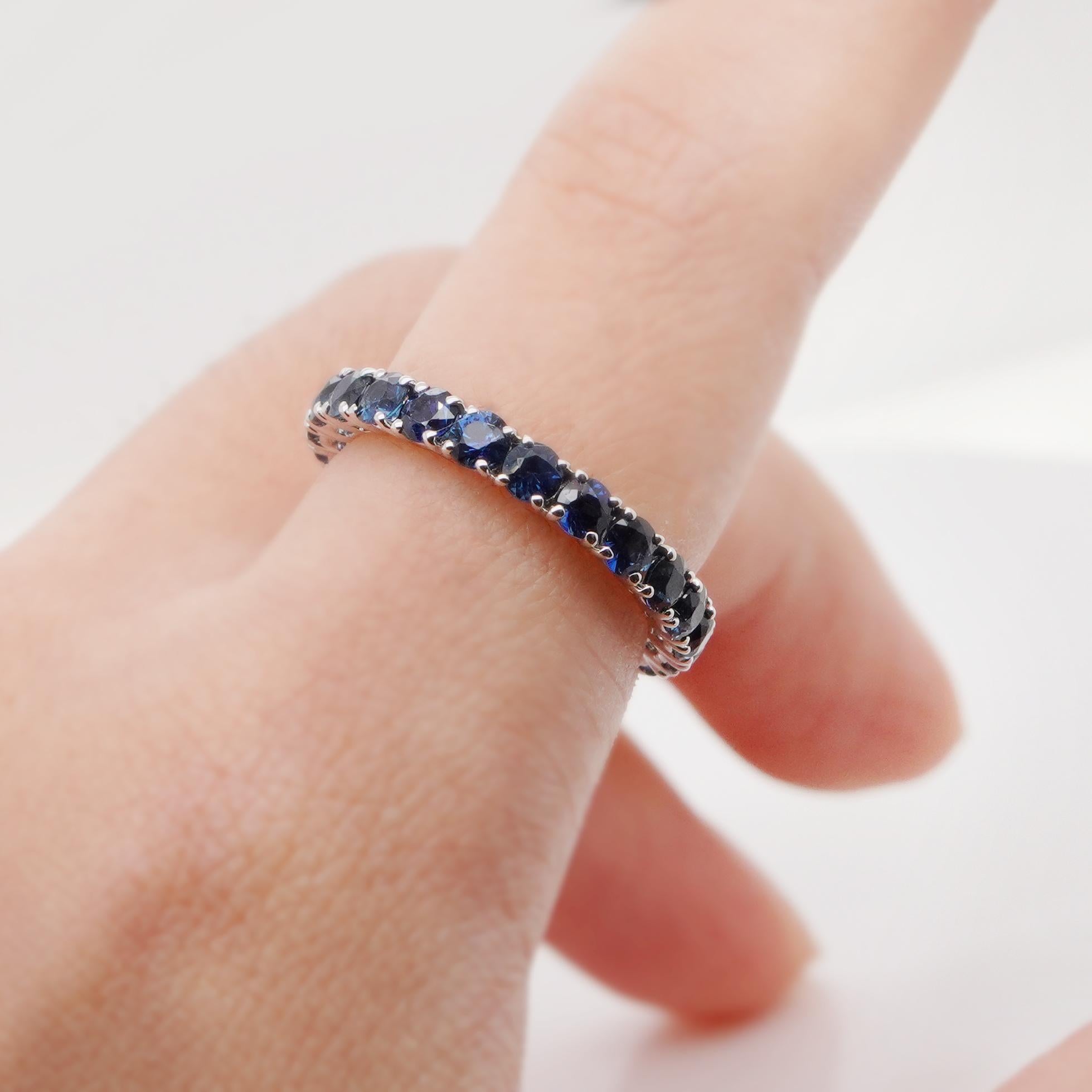 Round Cut 18K White Gold And Sapphire Eternity Band Ring 3.01 ct. For Sale