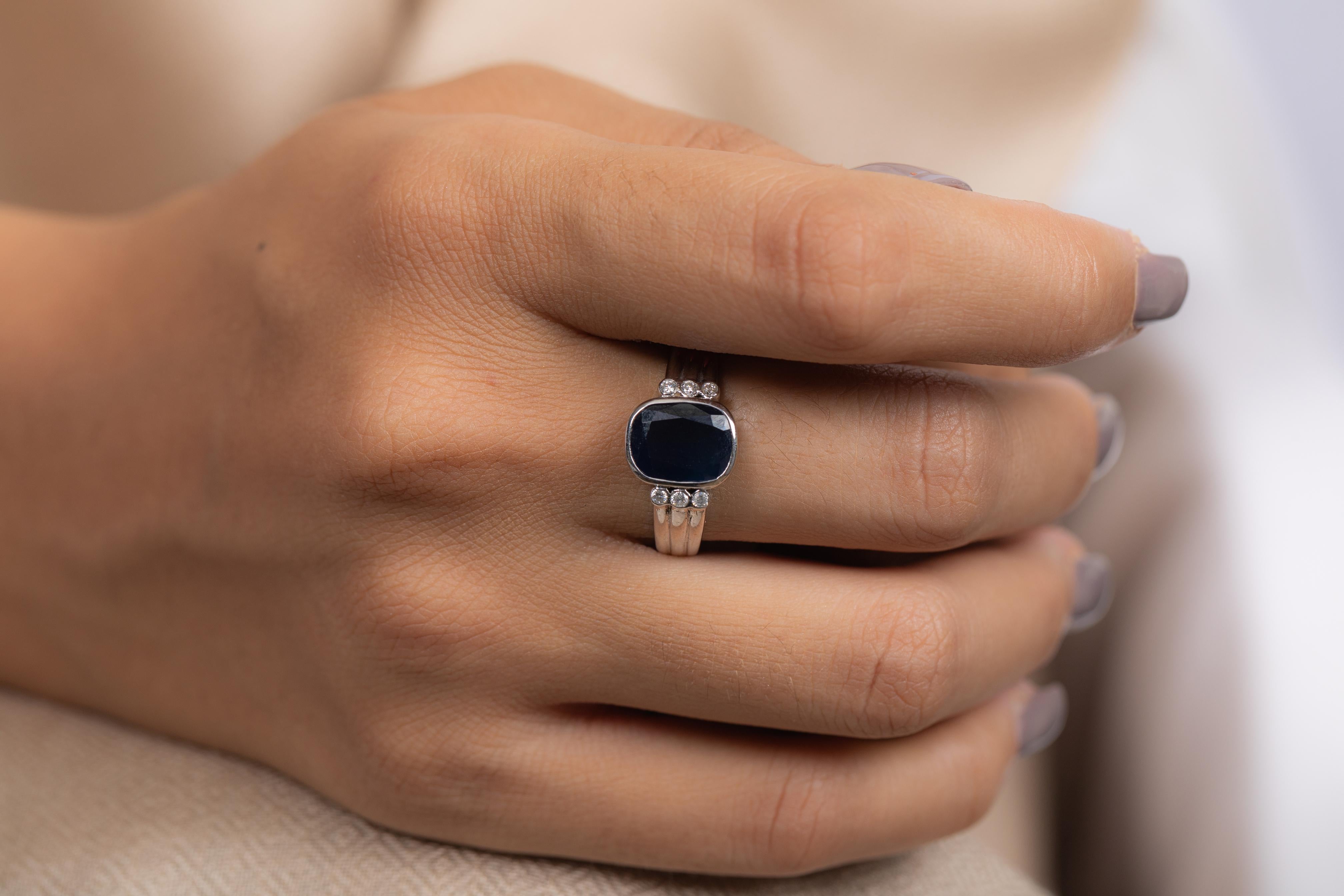 2,74 Karat blauer Saphir Ring mit Diamanten aus 18 Karat massivem Weißgold  im Angebot 1