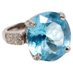 Anillo de Oro Blanco de 18k y Topacio Azul Suizo y Diamantes