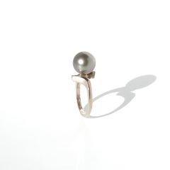 18K White Gold and Thahitian Pearl Ring by Etsuko Minowa Made 2004