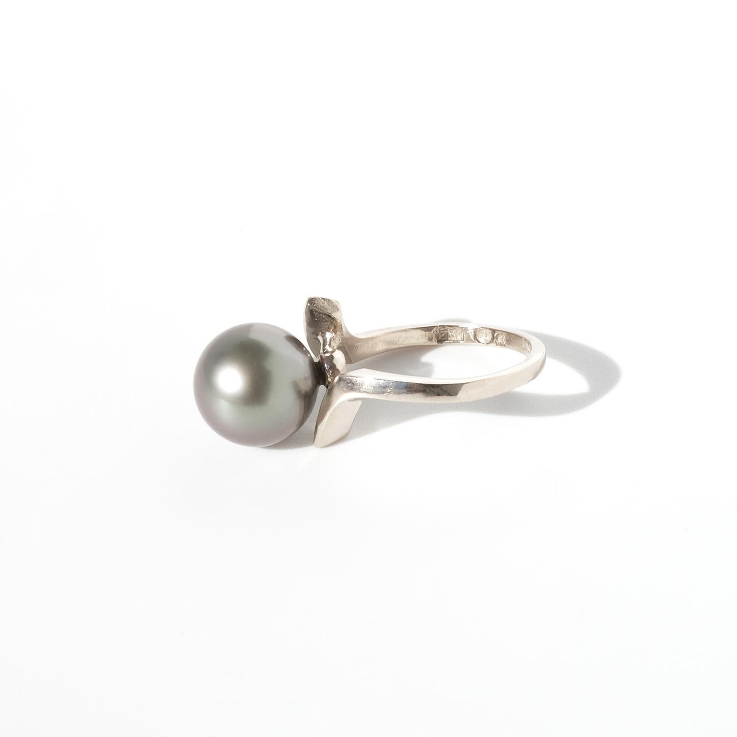 Uncut 18K White Gold and Thahitian Pearl Ring by Etsuko Minowa Made 2004 For Sale