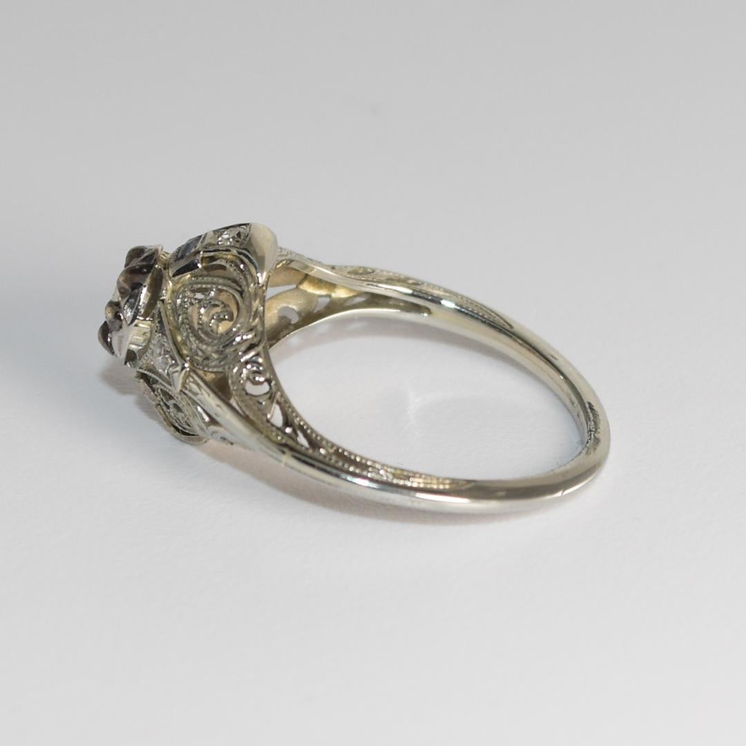 18 Karat Weißgold Ring mit antikem Saphir und Diamant für Damen oder Herren im Angebot