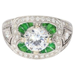 Bague semi-montante en or blanc 18 carats centre CZ, accents de pierre verte et filigrane