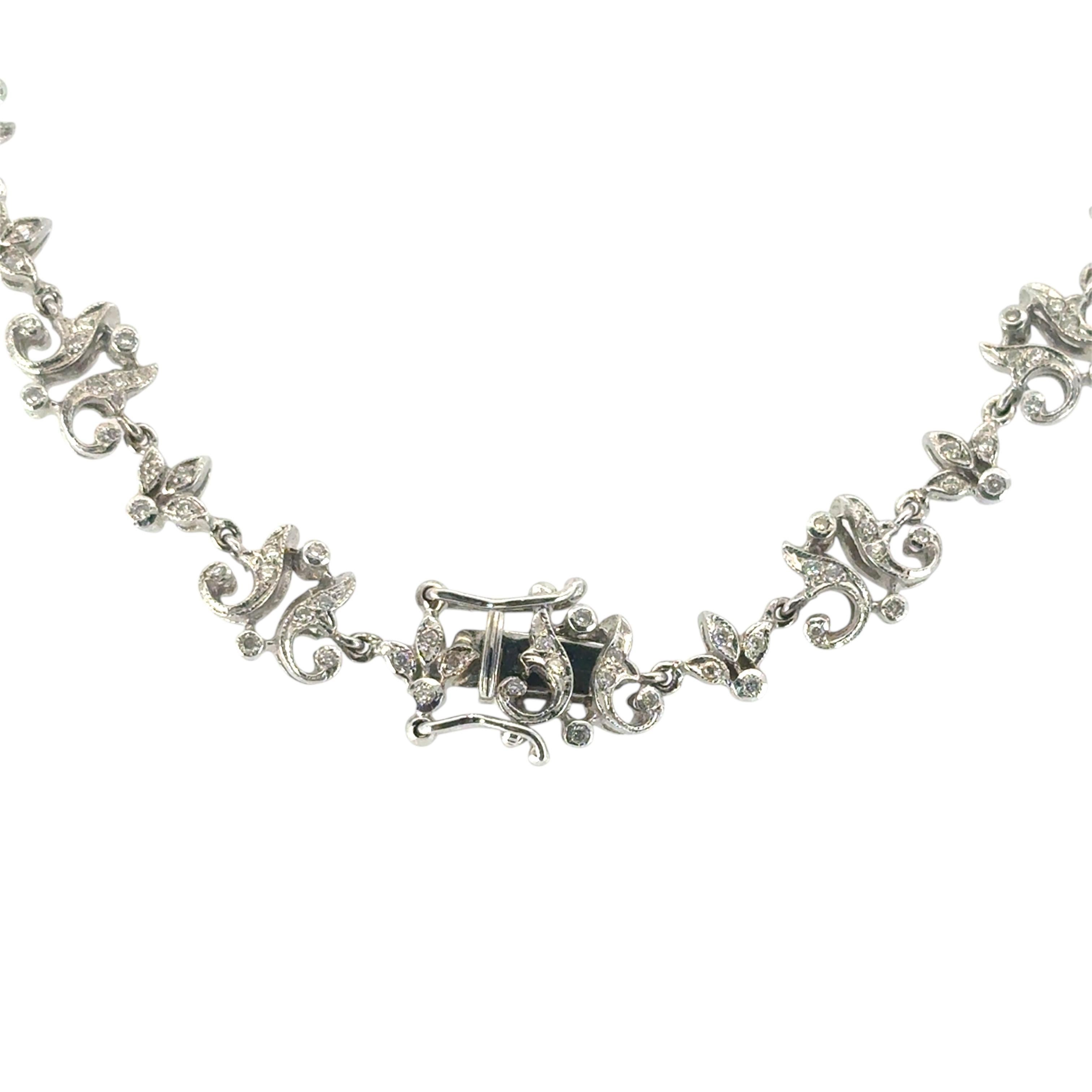 Collana floreale in oro bianco 18k con diamanti da 2,63 carati circa in vendita 1