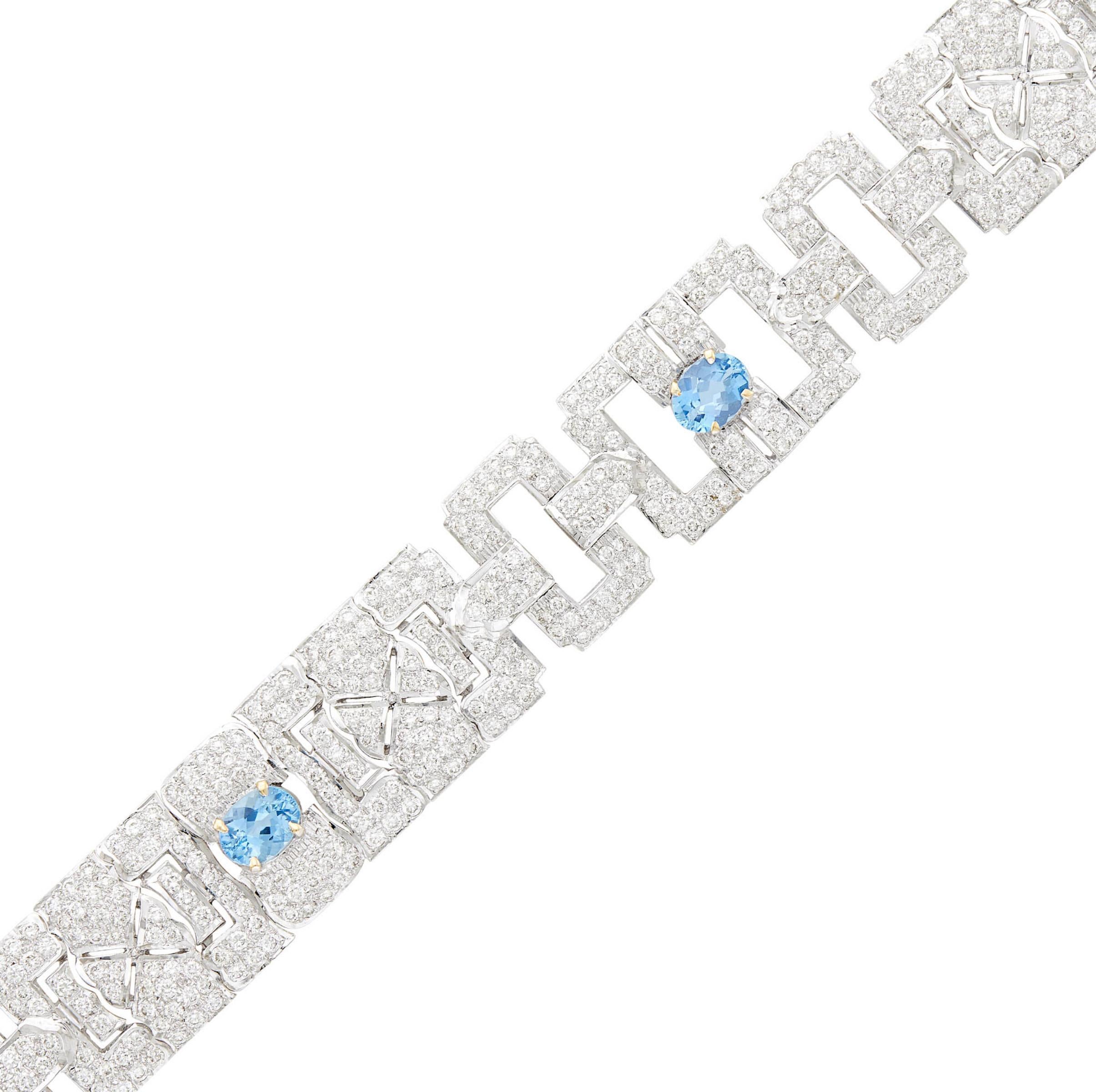 Pulsera de Oro Blanco de 18k, Aguamarina y Diamantes

Detalles:
Oro blanco de 18 quilates, con 3 aguamarinas ovaladas de talla brillante modificada de aprox. 2,85 quilates, engastadas con diamantes redondos de aprox. 11,50 quilates.
La longitud de