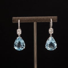Orecchini pendenti con acquamarina e diamanti in oro bianco 18 carati