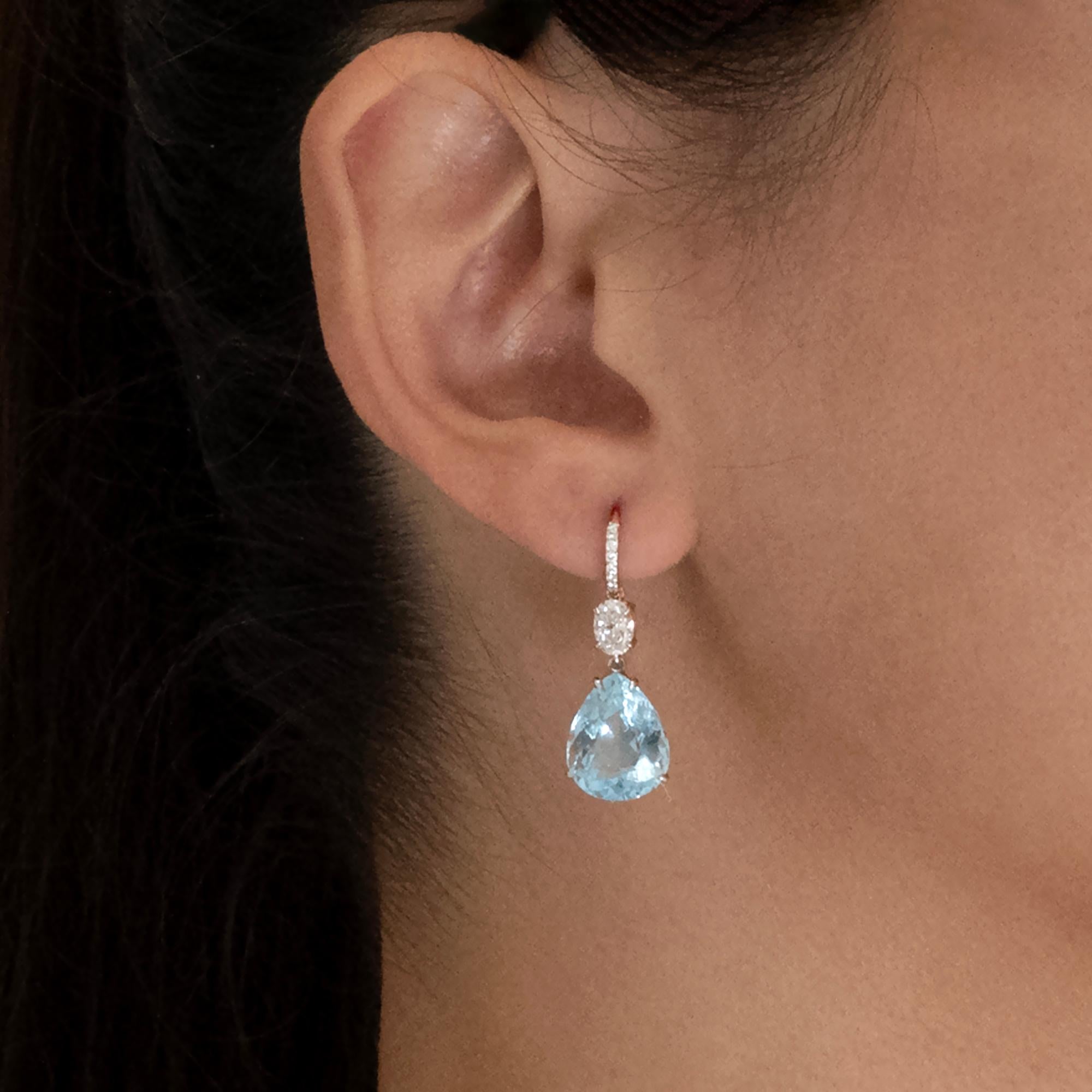 Ohrhänger aus 18 Karat Weißgold mit Aquamarin und Diamanten im Angebot 1