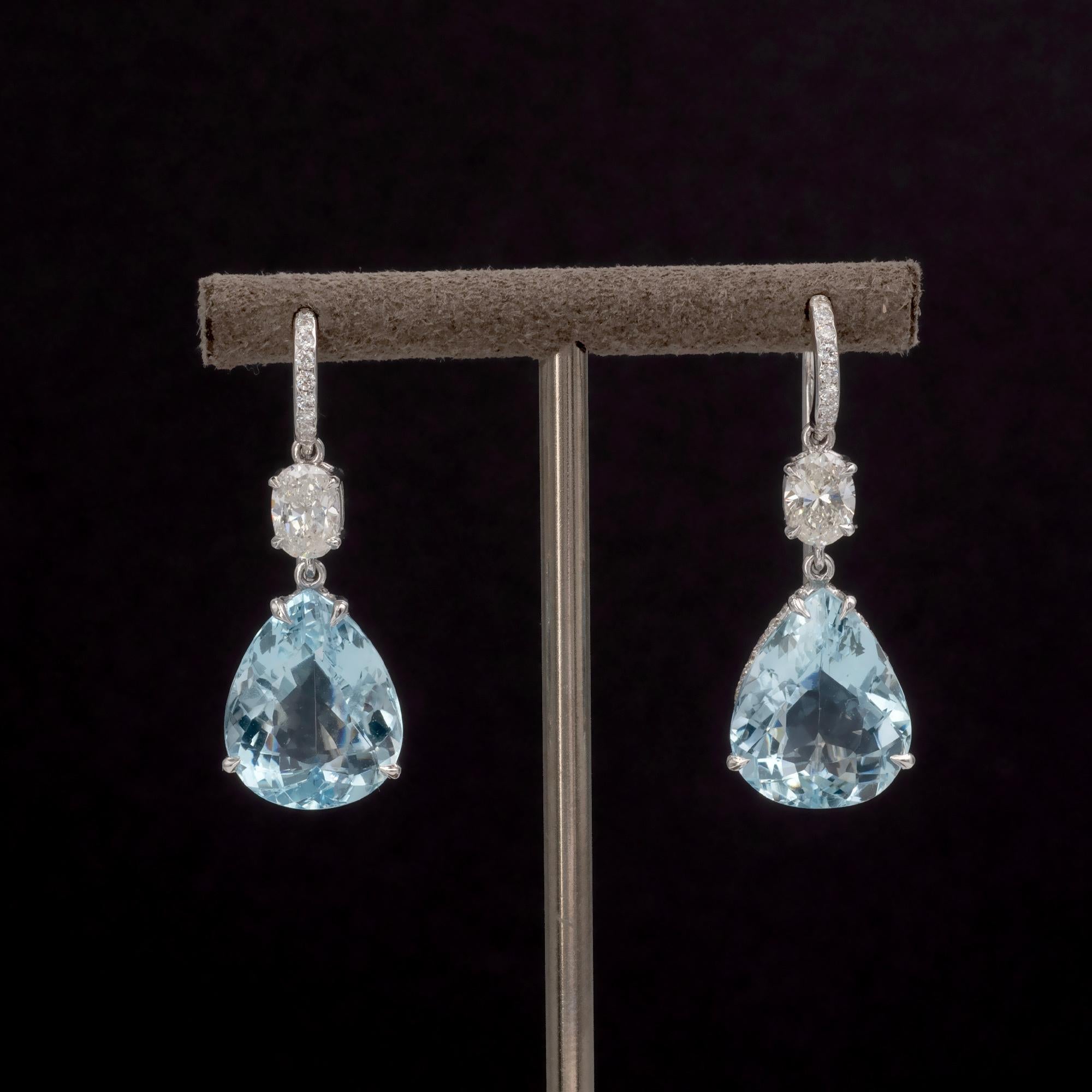 Ohrhänger aus 18 Karat Weißgold mit Aquamarin und Diamanten im Angebot 2