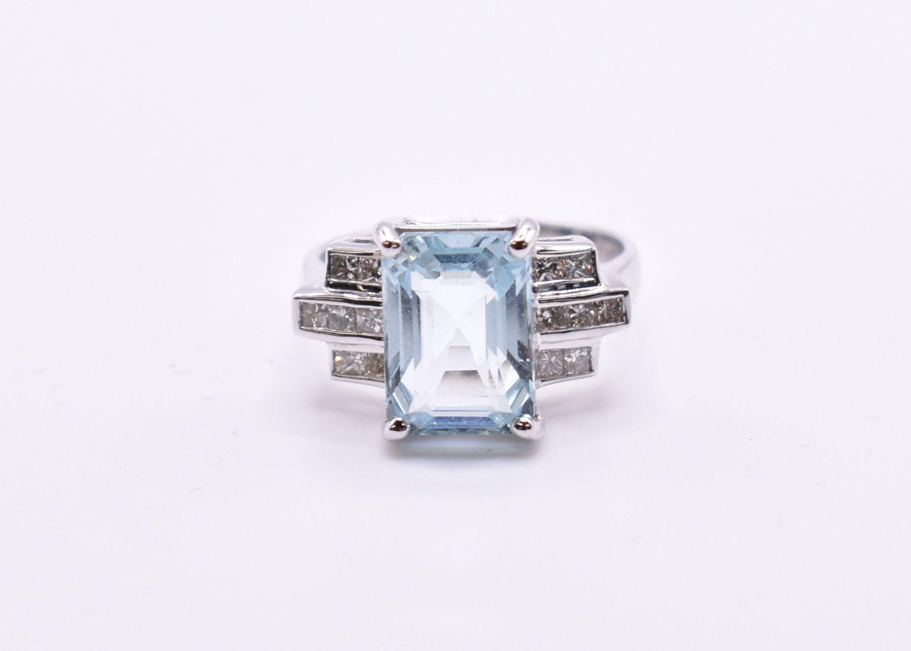 A lovely 18k white gold Aquamarine & Diamond ring. A2= 3.87ct. Diamonds: 0.38ct SI1 H colour.

Ring size: UK N US7

RRP: £3,000