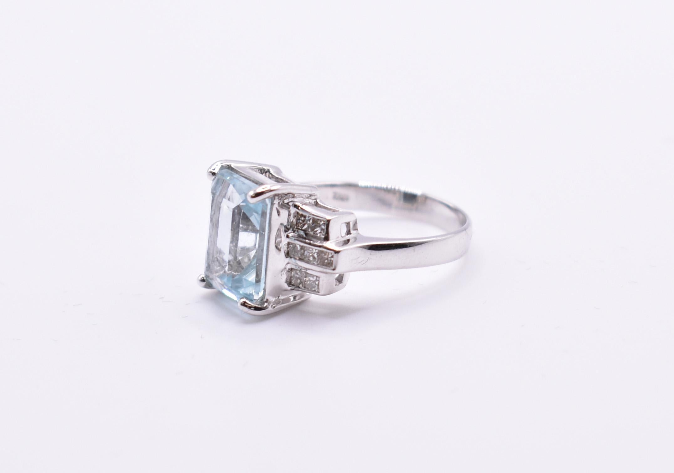 Square Cut 18k White Gold Aquamarine & Diamond Ring For Sale