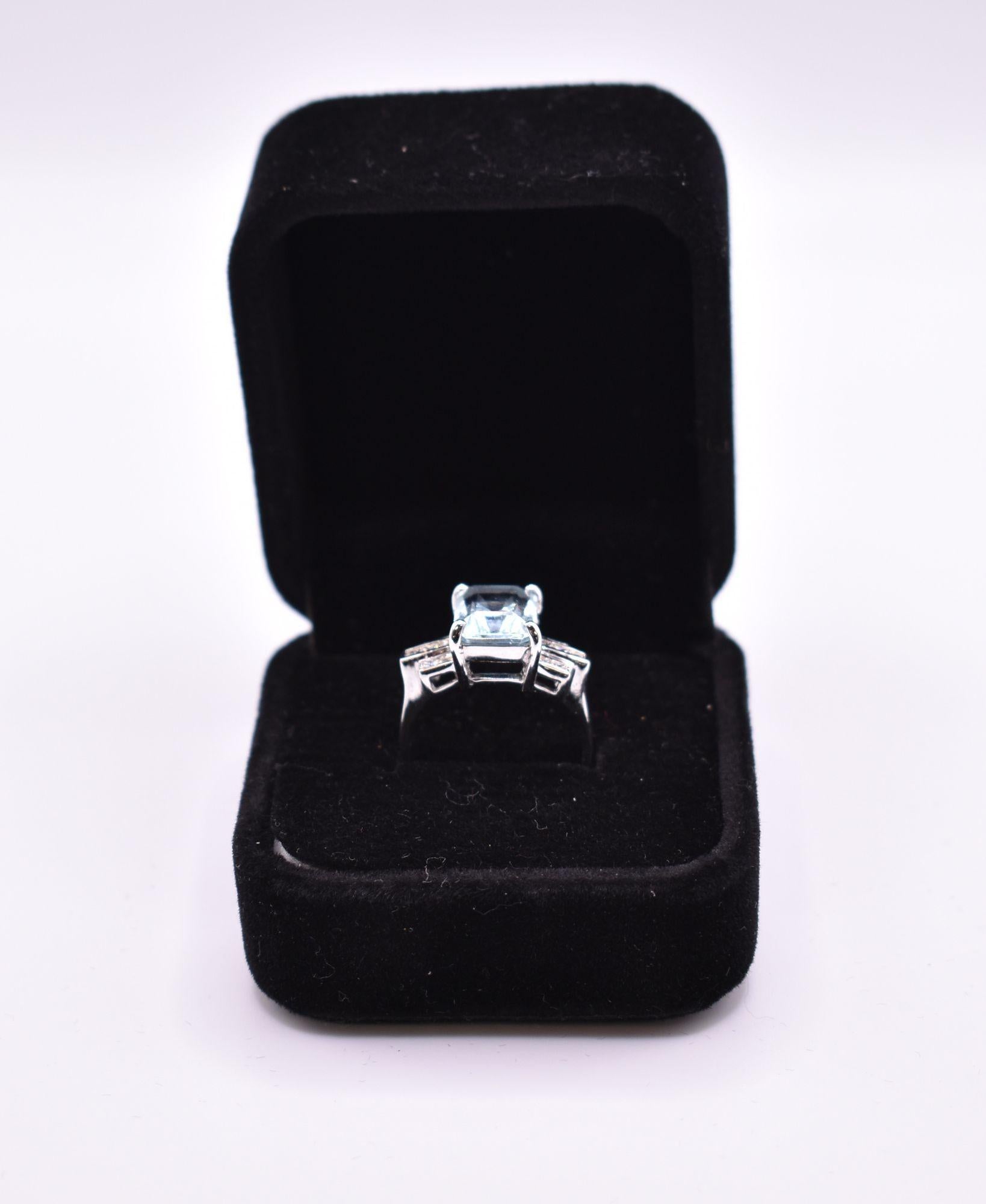 Contemporary 18K White Gold Aquamarine & Diamond Ring For Sale