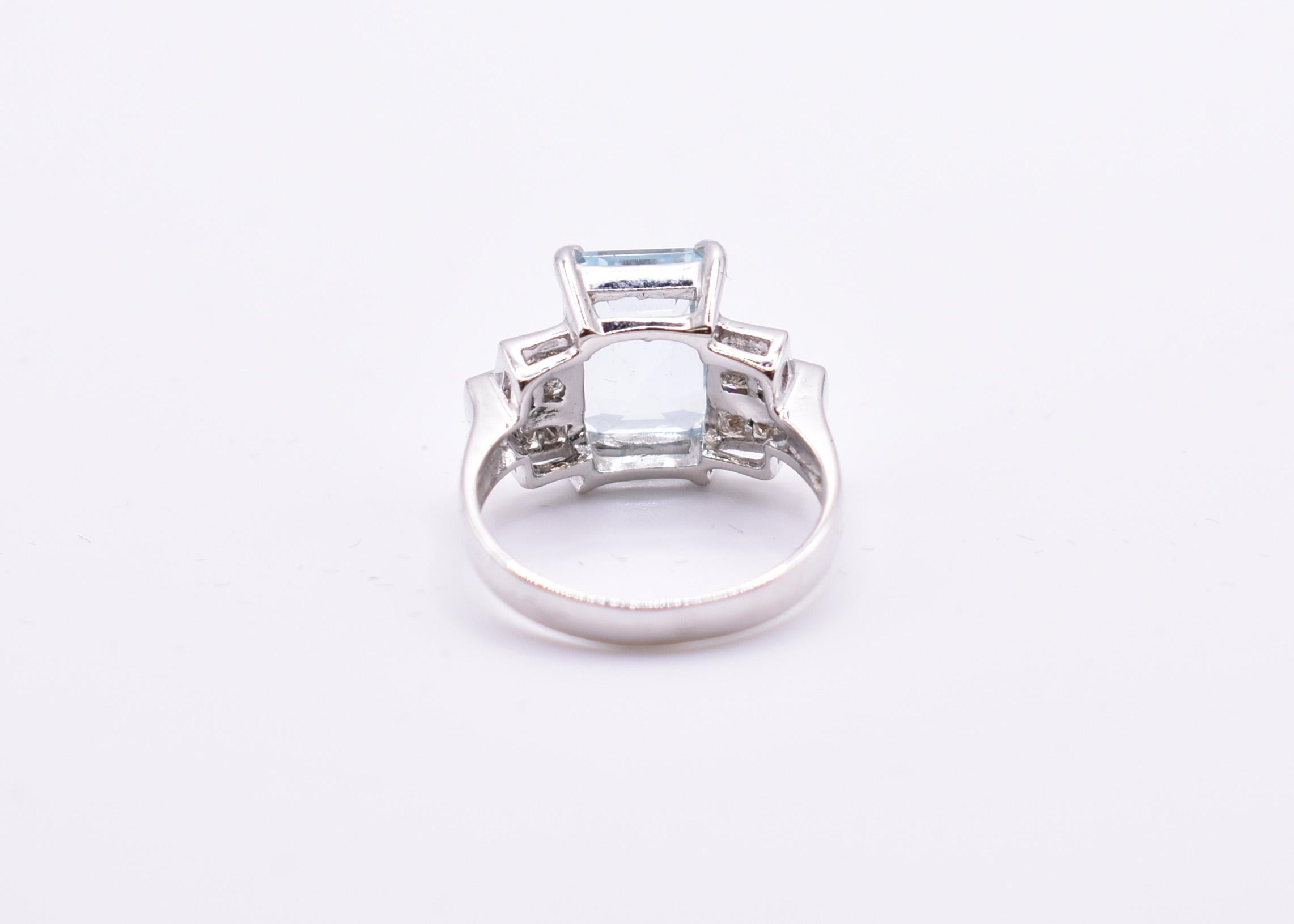 18k White Gold Aquamarine & Diamond Ring In New Condition For Sale In Chelmsford, GB