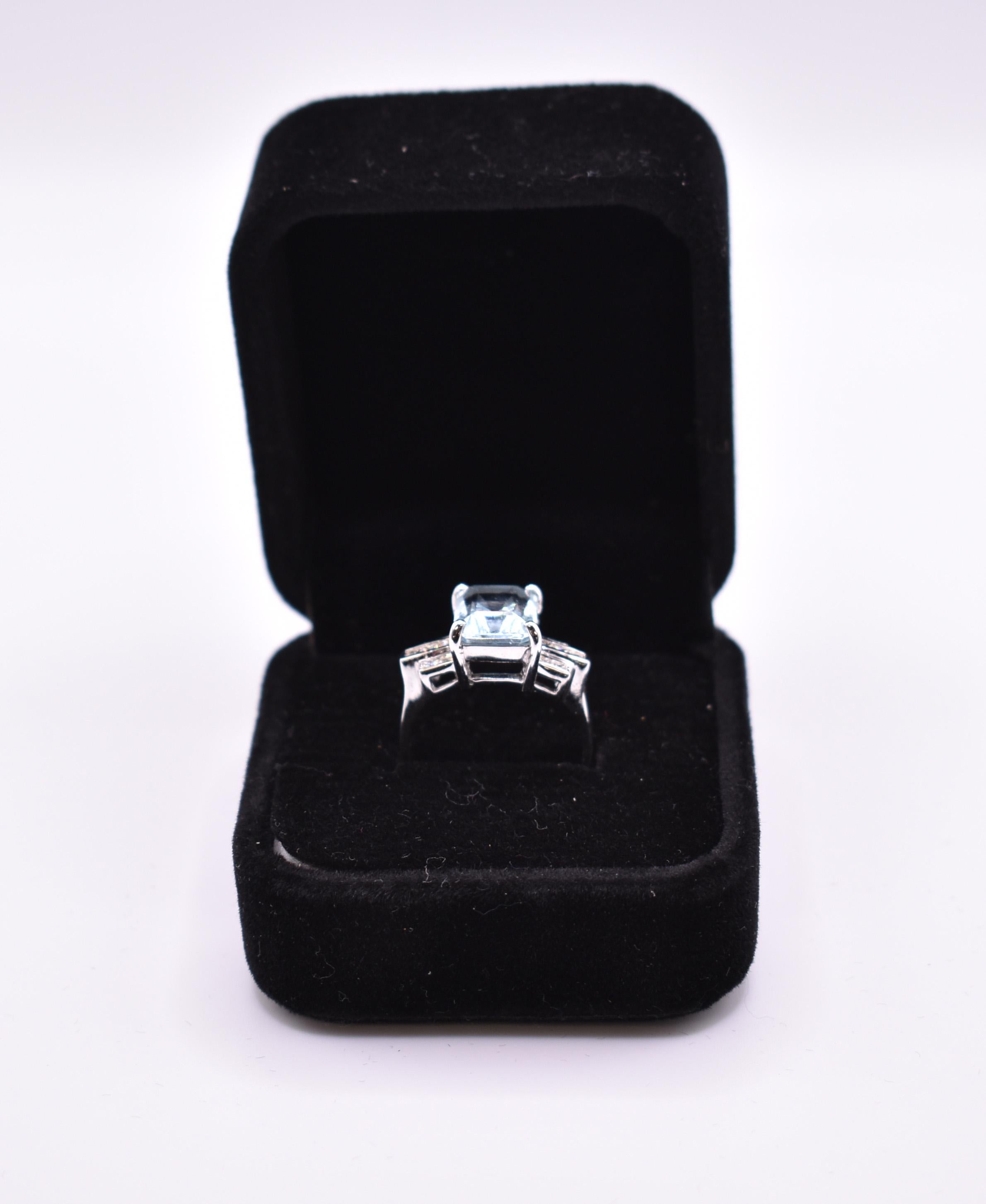 Women's 18k White Gold Aquamarine & Diamond Ring For Sale