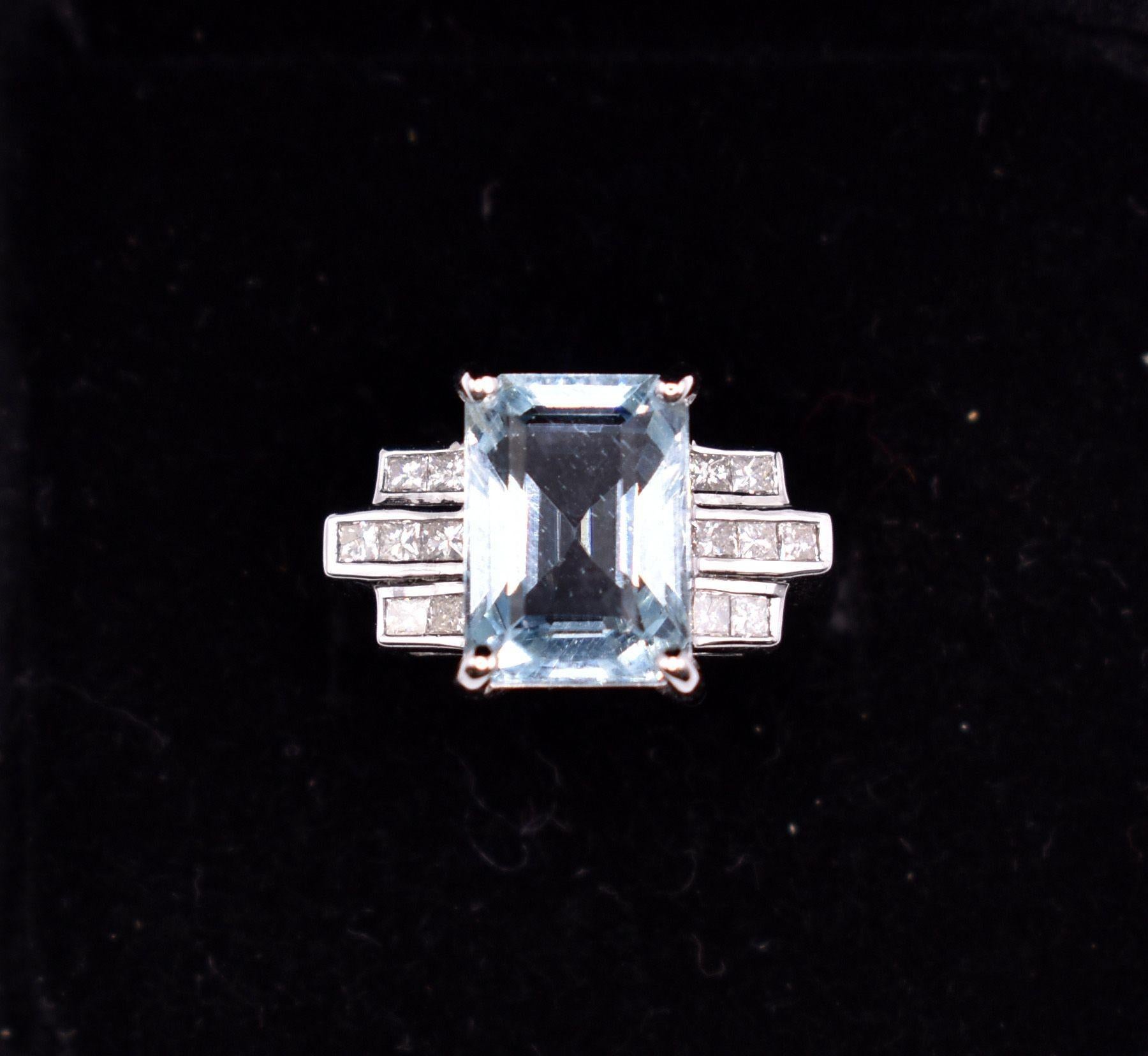 18K White Gold Aquamarine & Diamond Ring For Sale 2